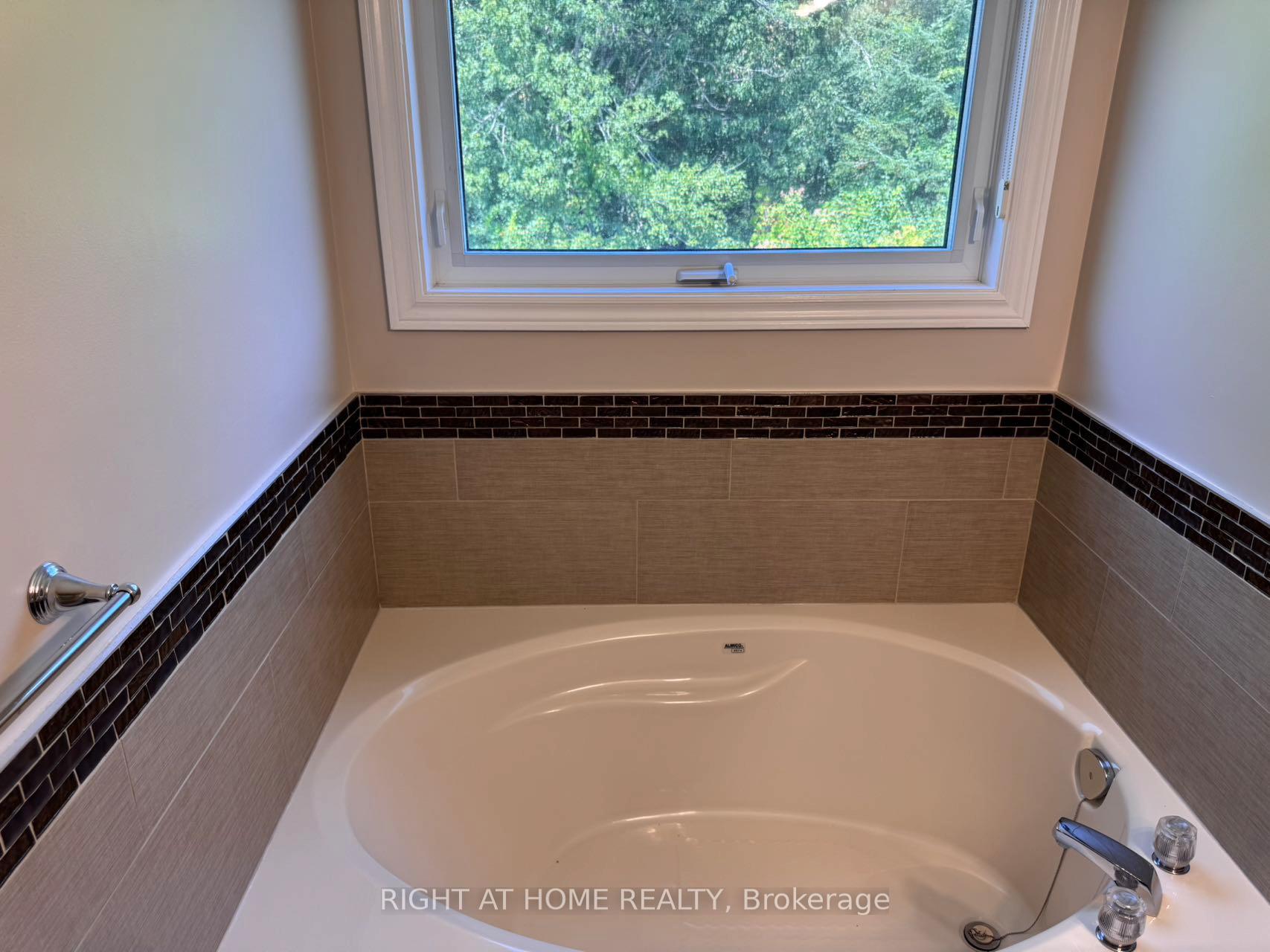 Photo 29 of 155 Springwater Drive, Ottawa, Kanata - Bridlewood — HOMEH