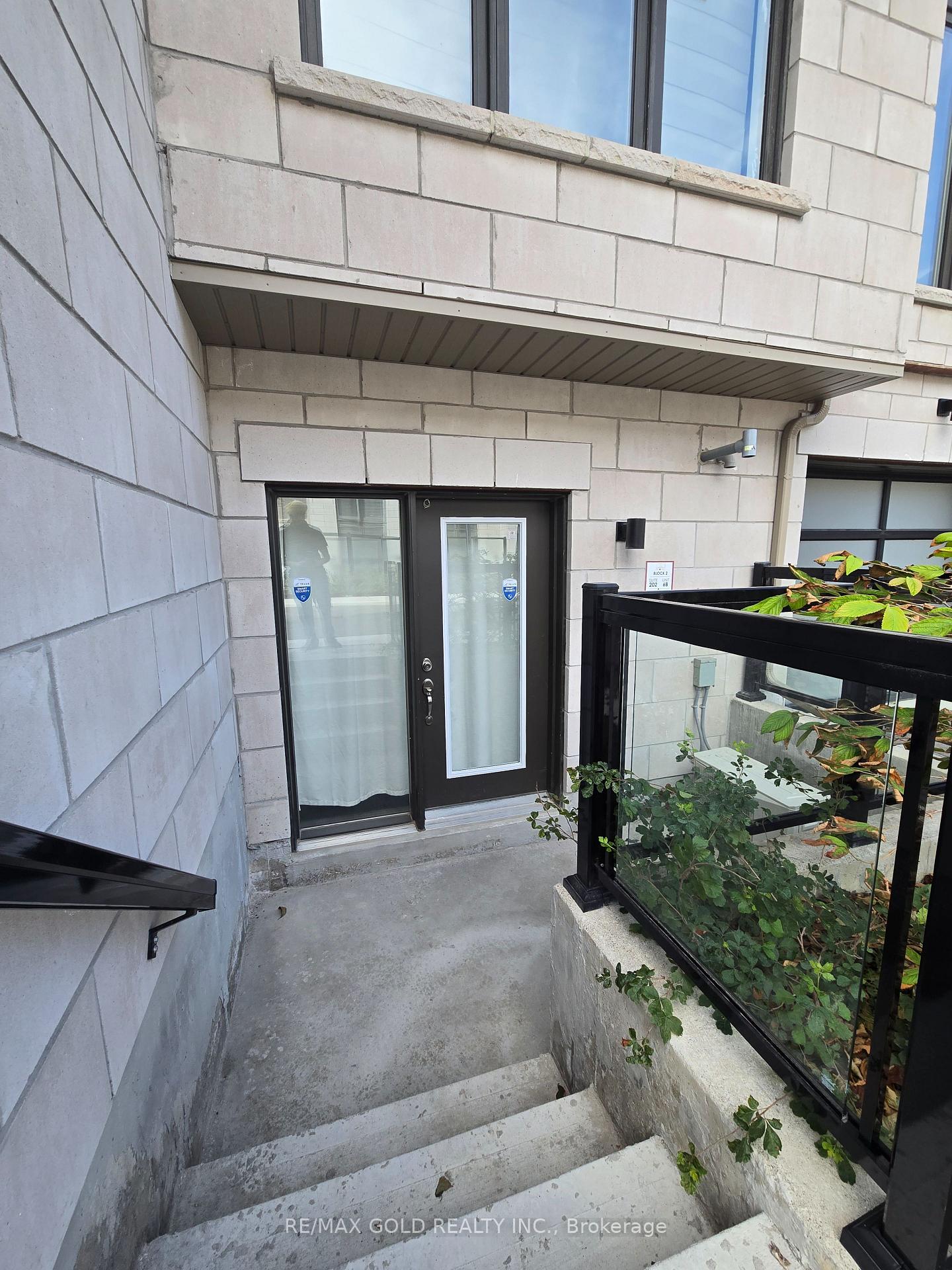 Photo 4 of Unit 202, 30 Halliford Place, Brampton, Brampton East — HOMEH