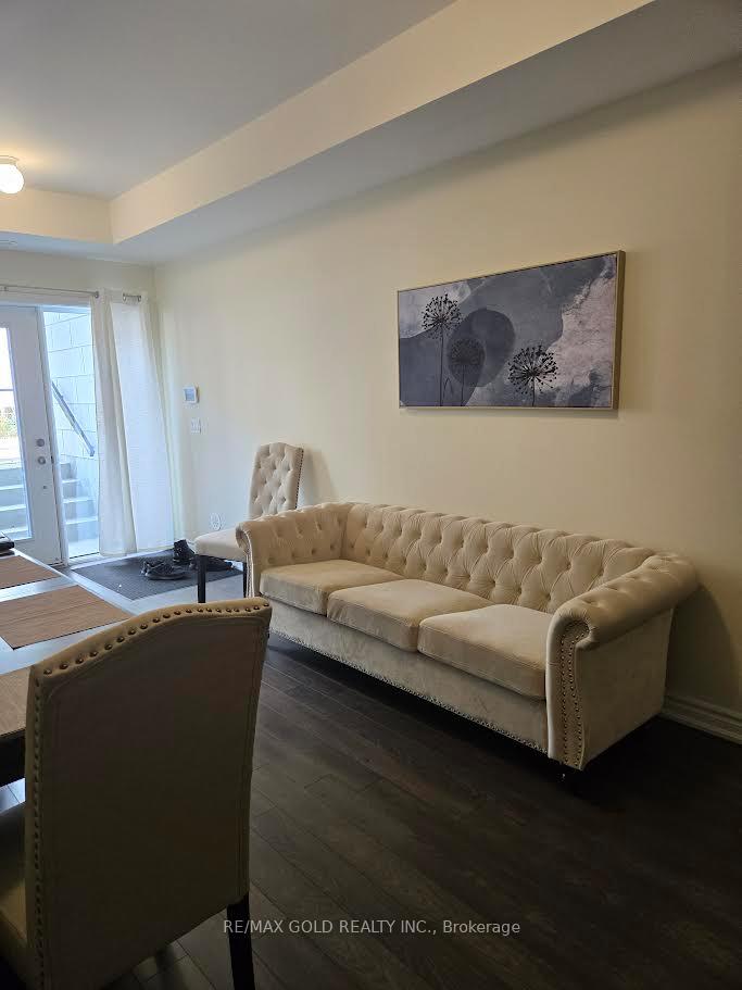 Photo 6 of Unit 202, 30 Halliford Place, Brampton, Brampton East — HOMEH