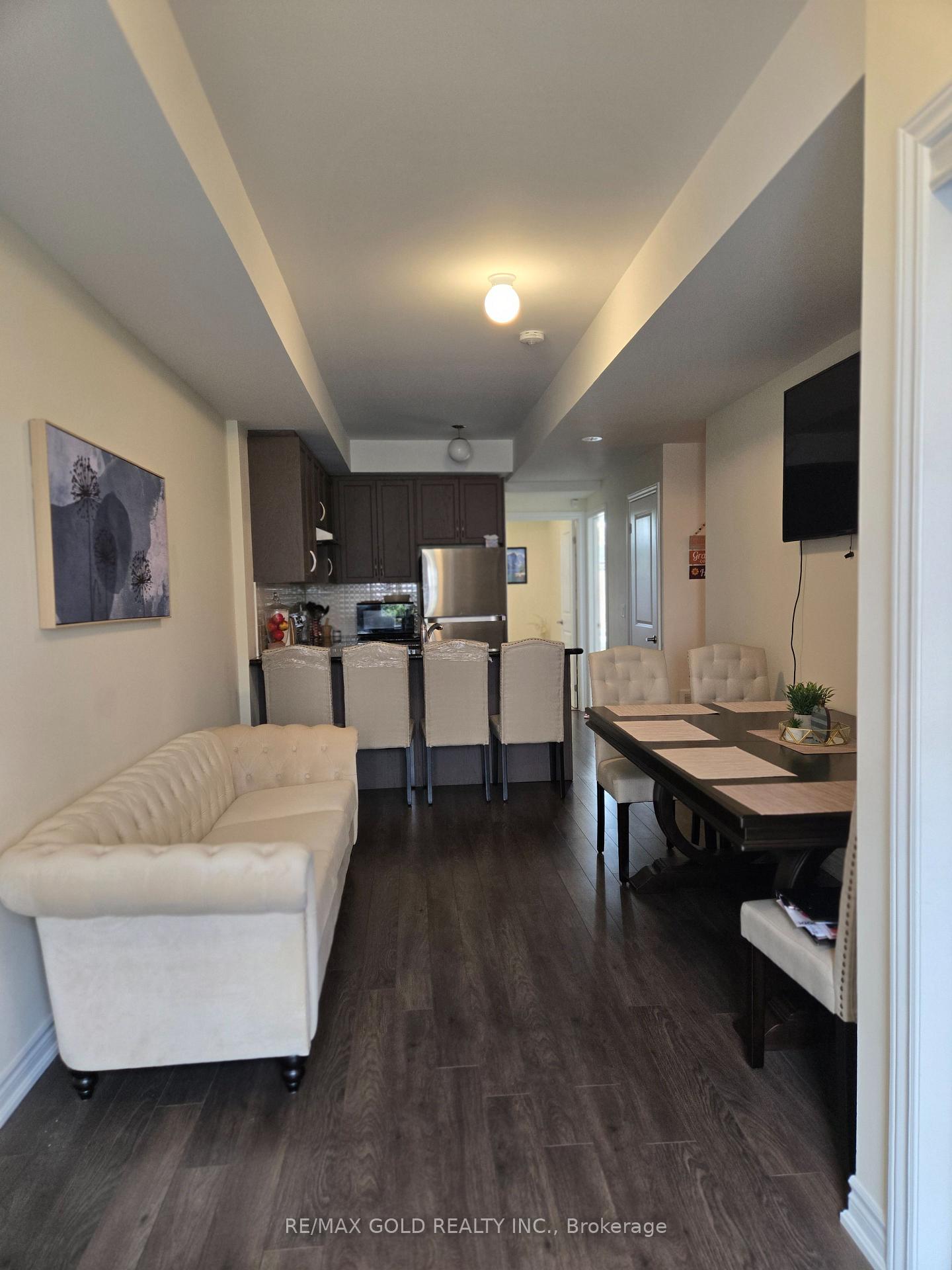 Photo 8 of Unit 202, 30 Halliford Place, Brampton, Brampton East — HOMEH