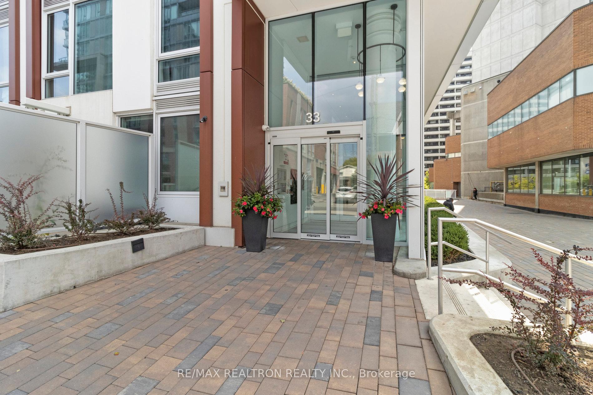Photo 4 of Unit 2207, 33 Helendale Avenue, Toronto, Yonge-Eglinton — HOMEH