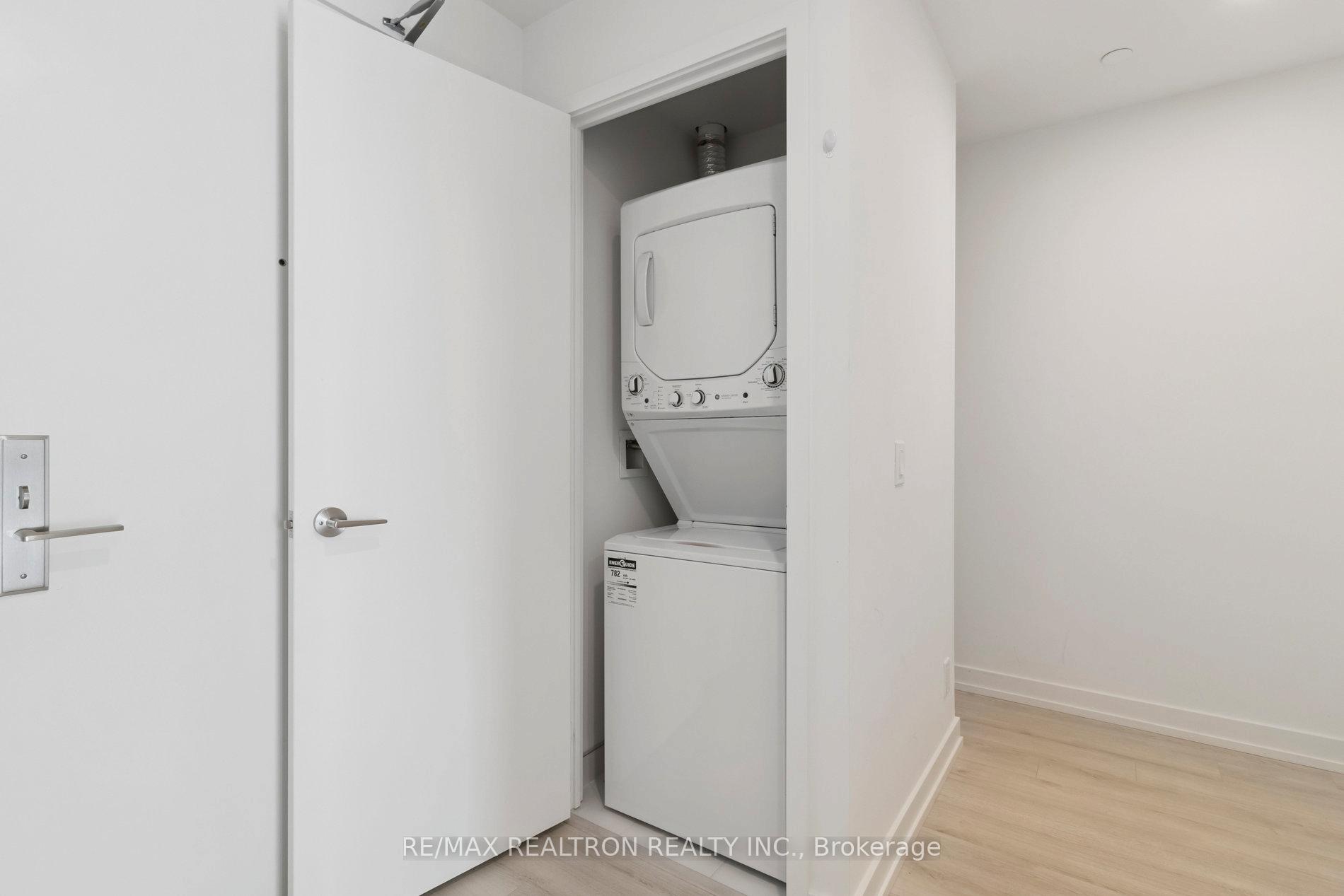Photo 12 of Unit 2207, 33 Helendale Avenue, Toronto, Yonge-Eglinton — HOMEH