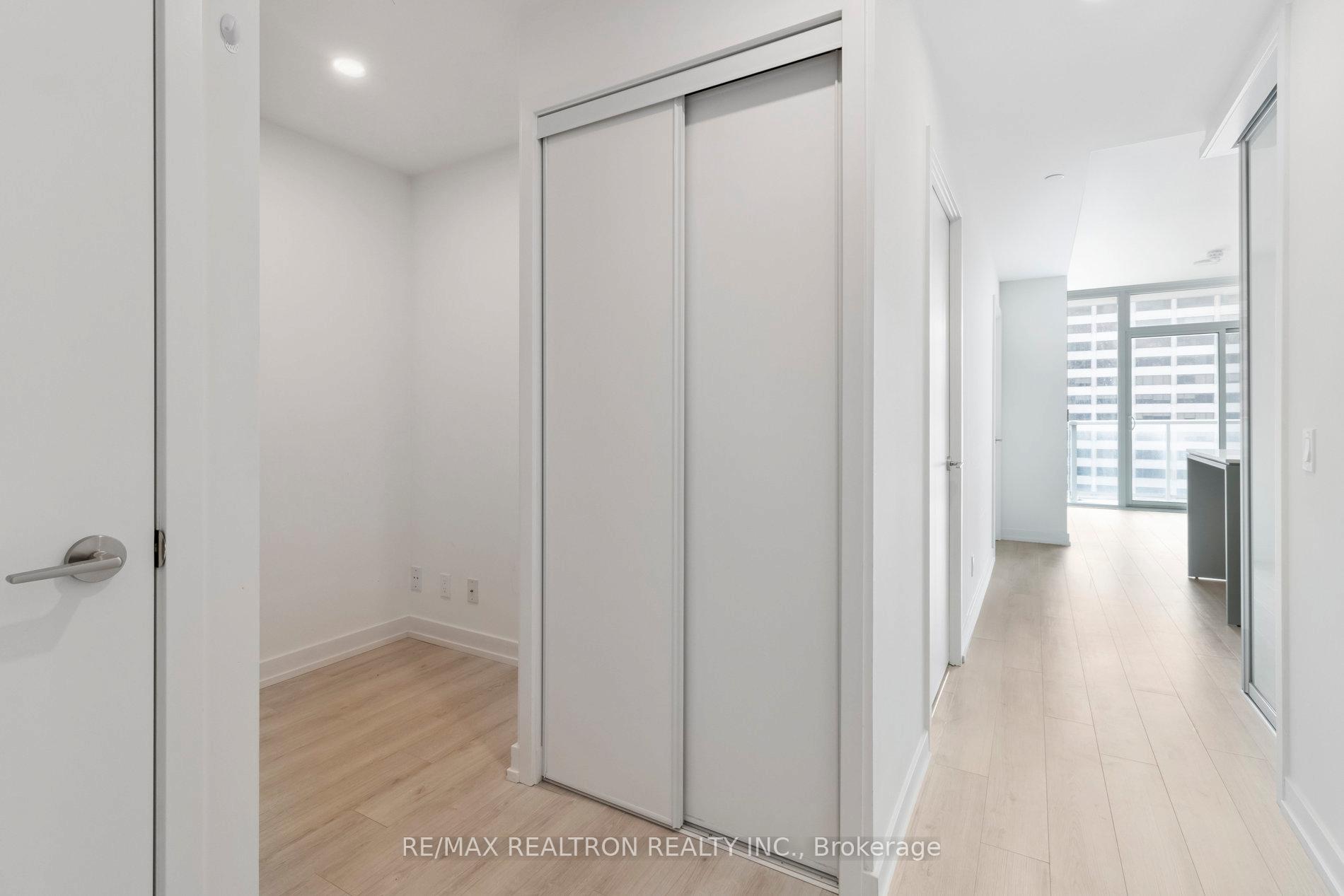 Photo 13 of Unit 2207, 33 Helendale Avenue, Toronto, Yonge-Eglinton — HOMEH