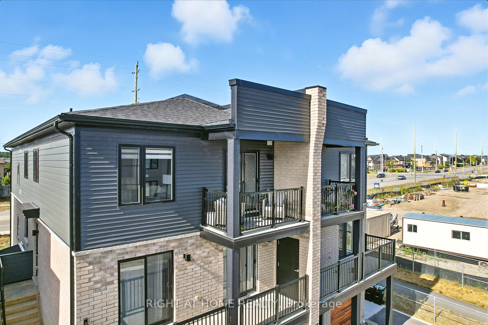 Photo 6 of Unit 3, 53 Pumpkin Corner Crescent, Barrie, Innis-Shore — HOMEH