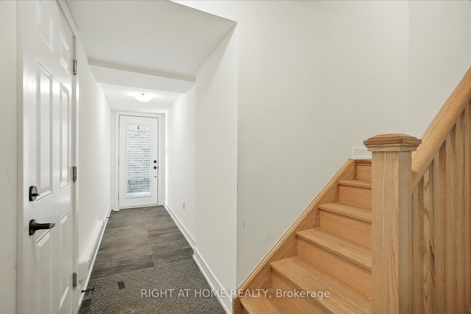 Photo 7 of Unit 3, 53 Pumpkin Corner Crescent, Barrie, Innis-Shore — HOMEH