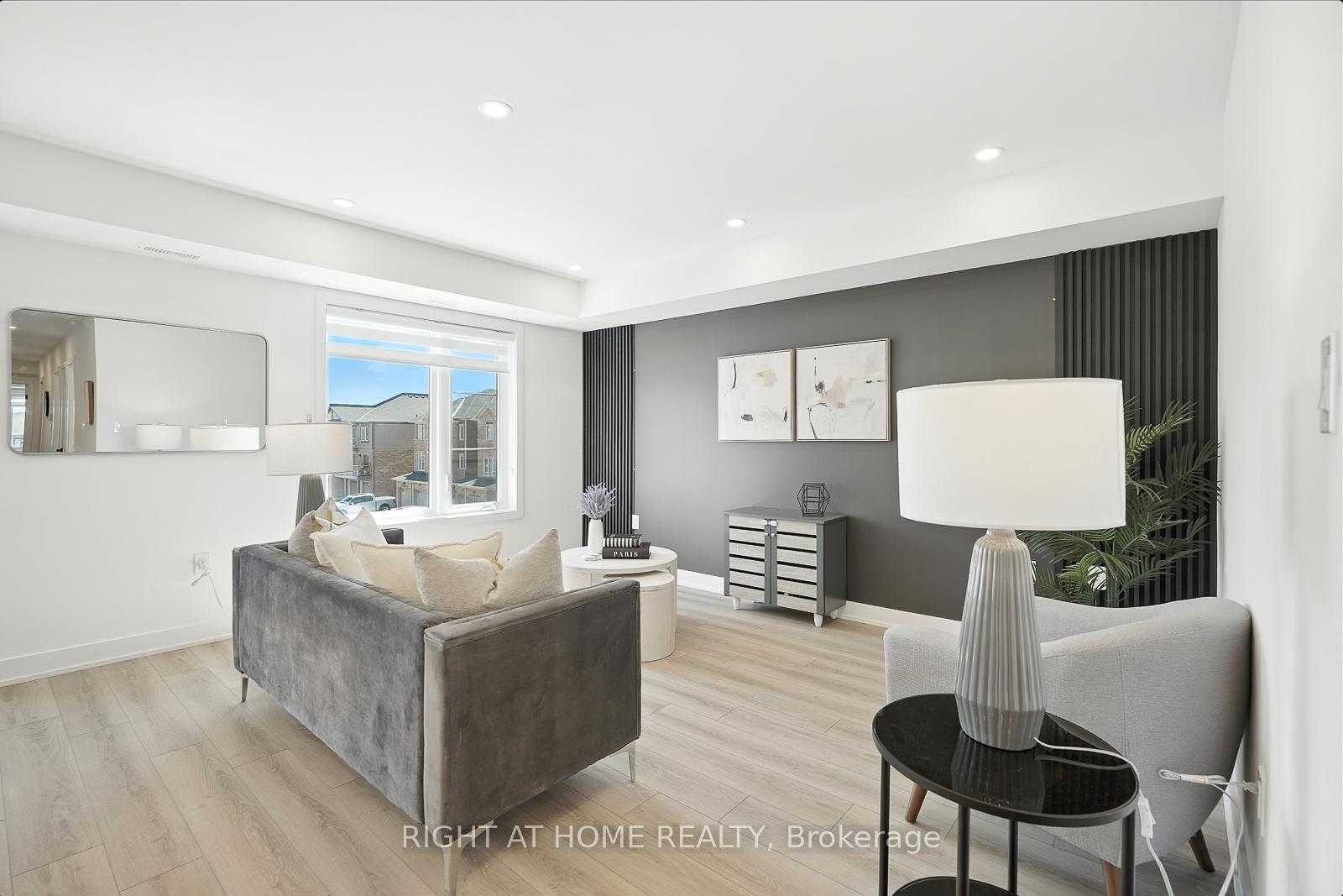 Photo 8 of Unit 3, 53 Pumpkin Corner Crescent, Barrie, Innis-Shore — HOMEH