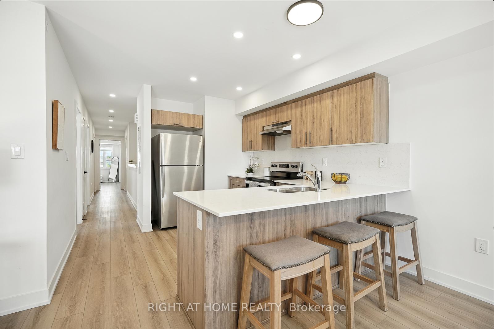 Photo 17 of Unit 3, 53 Pumpkin Corner Crescent, Barrie, Innis-Shore — HOMEH