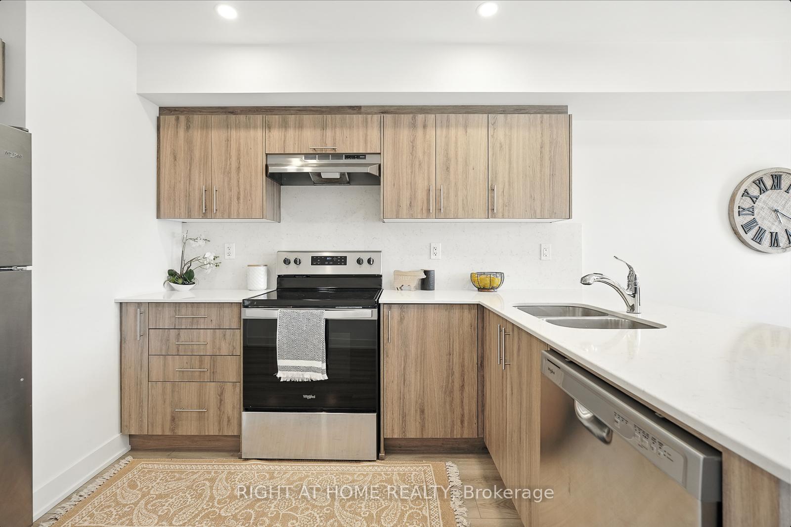 Photo 18 of Unit 3, 53 Pumpkin Corner Crescent, Barrie, Innis-Shore — HOMEH