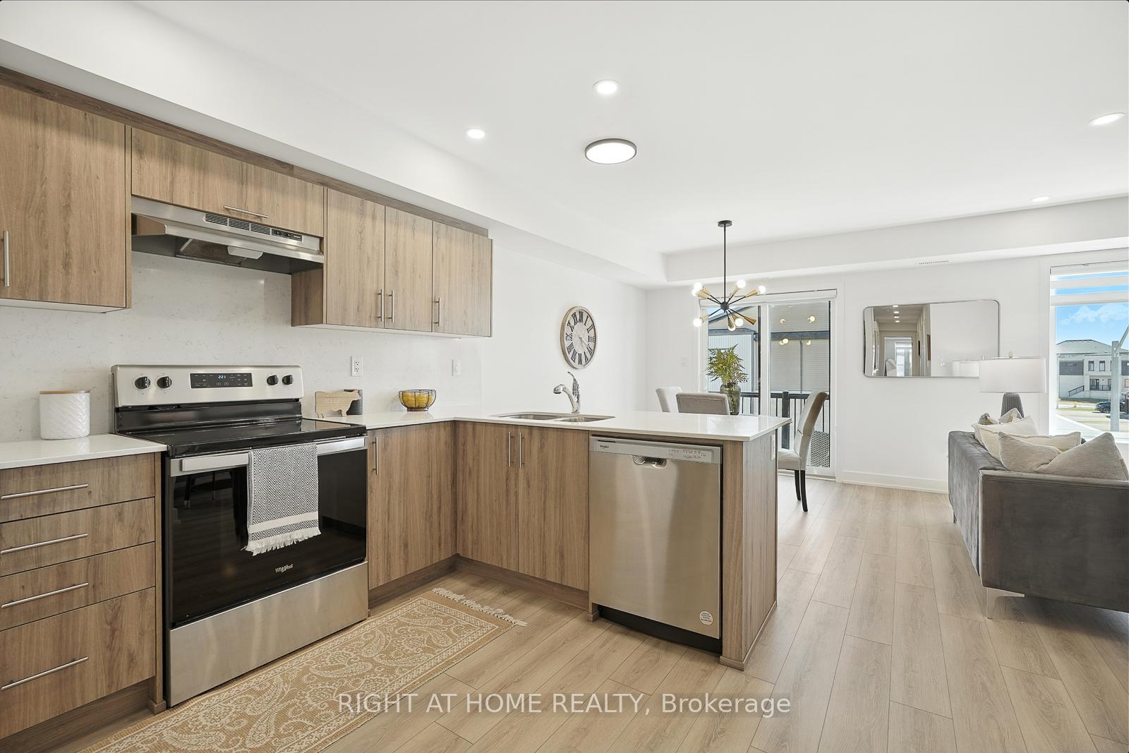 Photo 19 of Unit 3, 53 Pumpkin Corner Crescent, Barrie, Innis-Shore — HOMEH