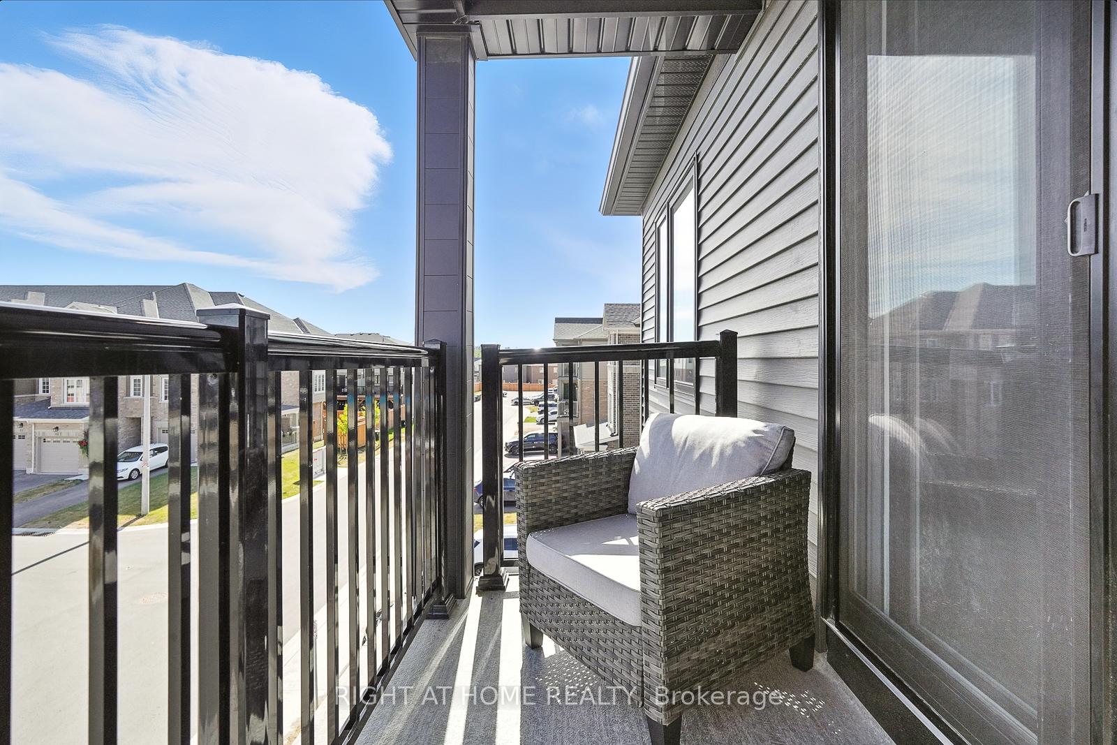 Photo 33 of Unit 3, 53 Pumpkin Corner Crescent, Barrie, Innis-Shore — HOMEH