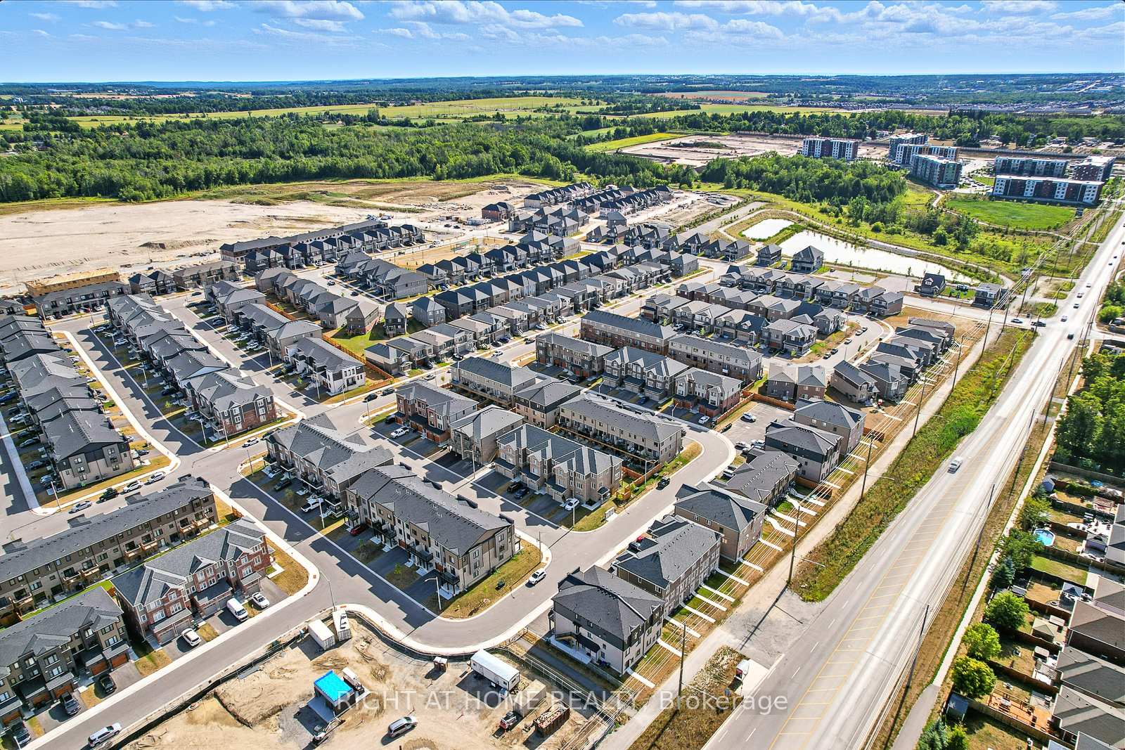 Photo 34 of Unit 3, 53 Pumpkin Corner Crescent, Barrie, Innis-Shore — HOMEH