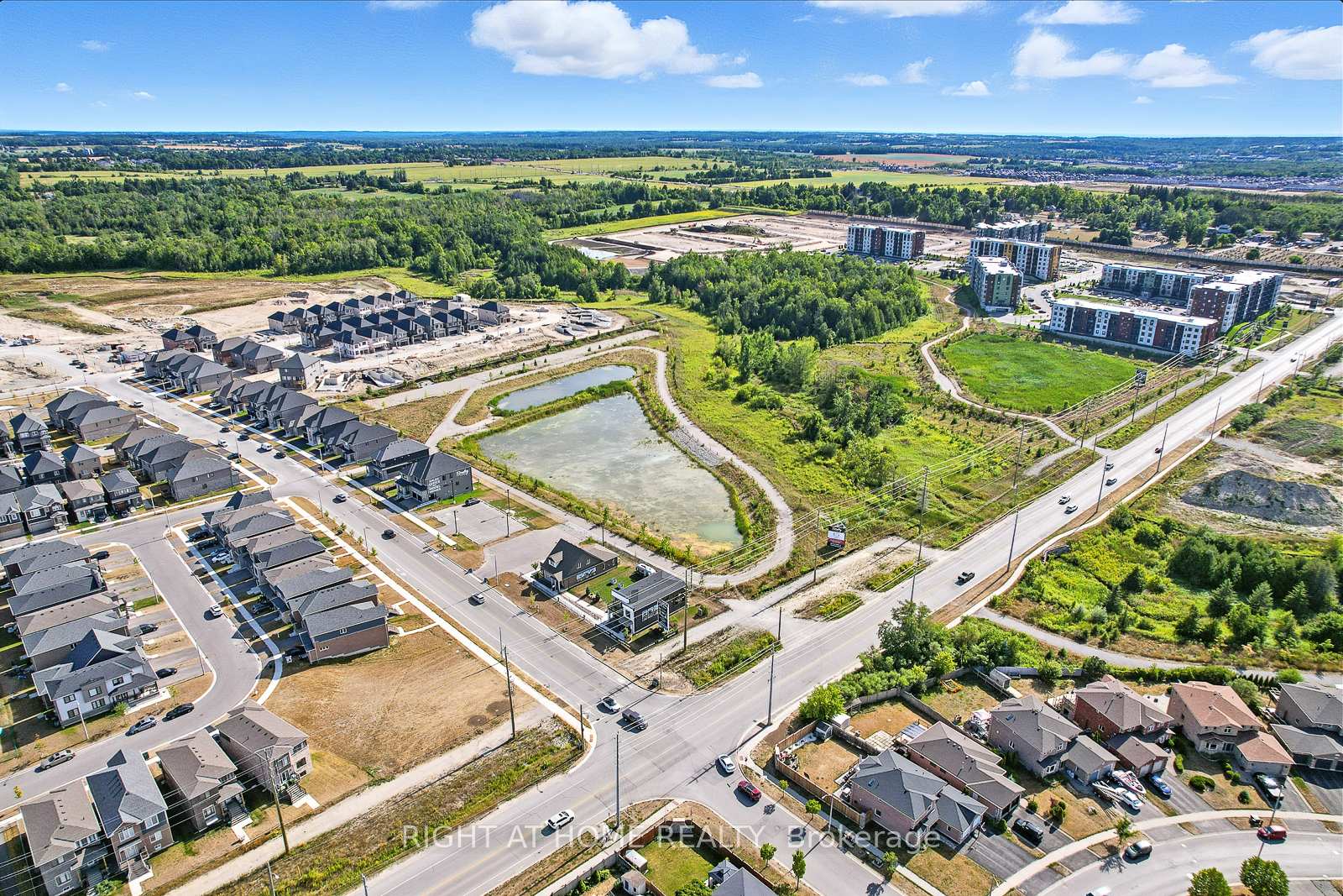 Photo 36 of Unit 3, 53 Pumpkin Corner Crescent, Barrie, Innis-Shore — HOMEH
