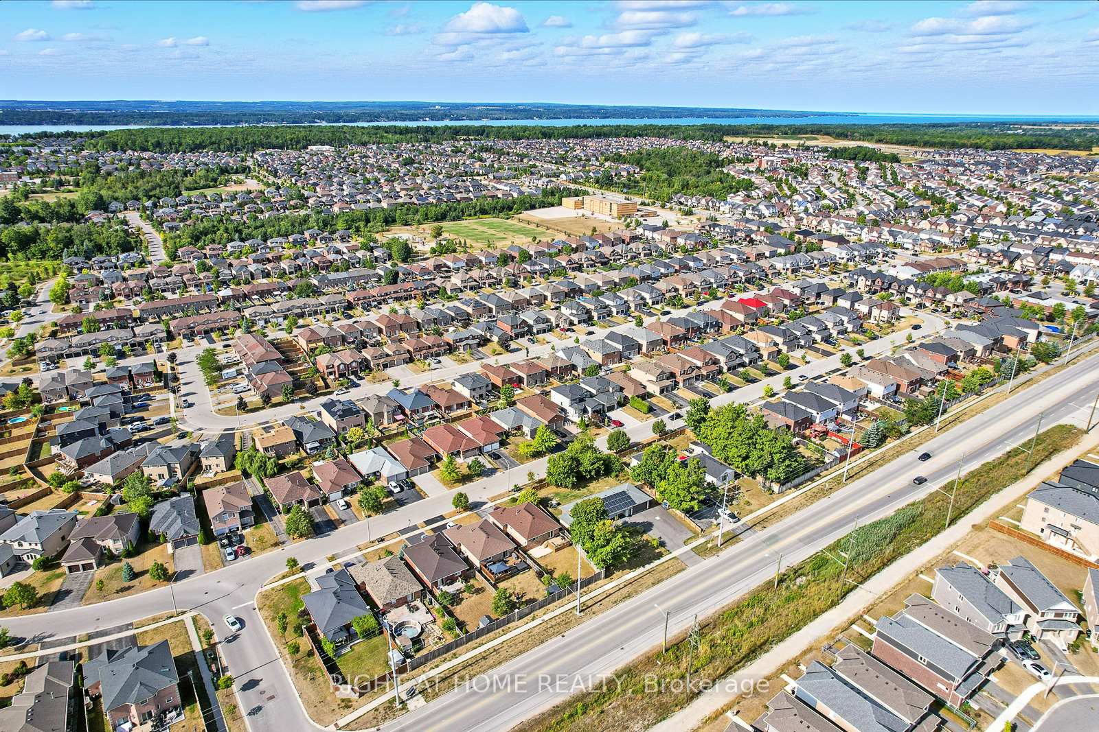 Photo 37 of Unit 3, 53 Pumpkin Corner Crescent, Barrie, Innis-Shore — HOMEH