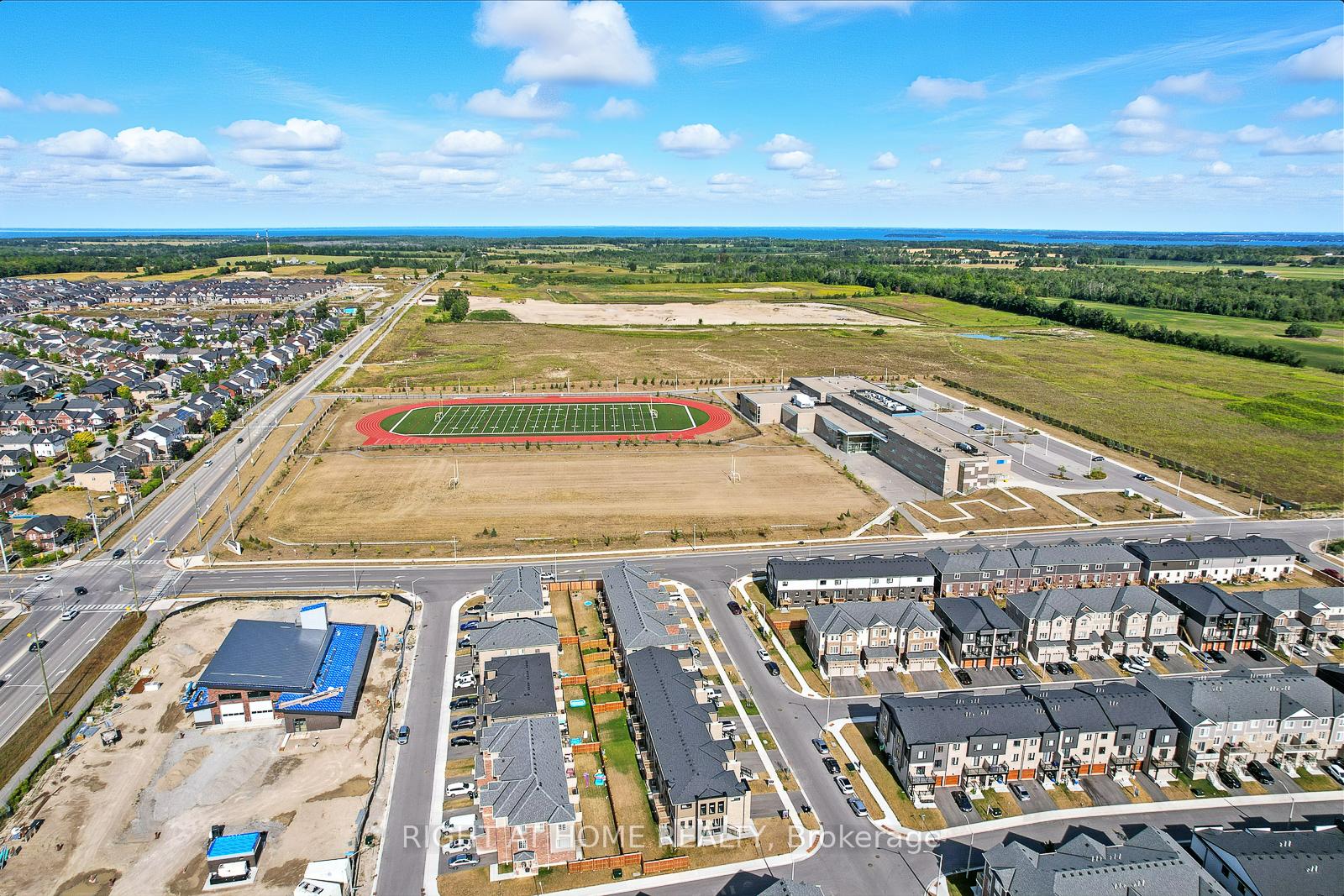 Photo 38 of Unit 3, 53 Pumpkin Corner Crescent, Barrie, Innis-Shore — HOMEH