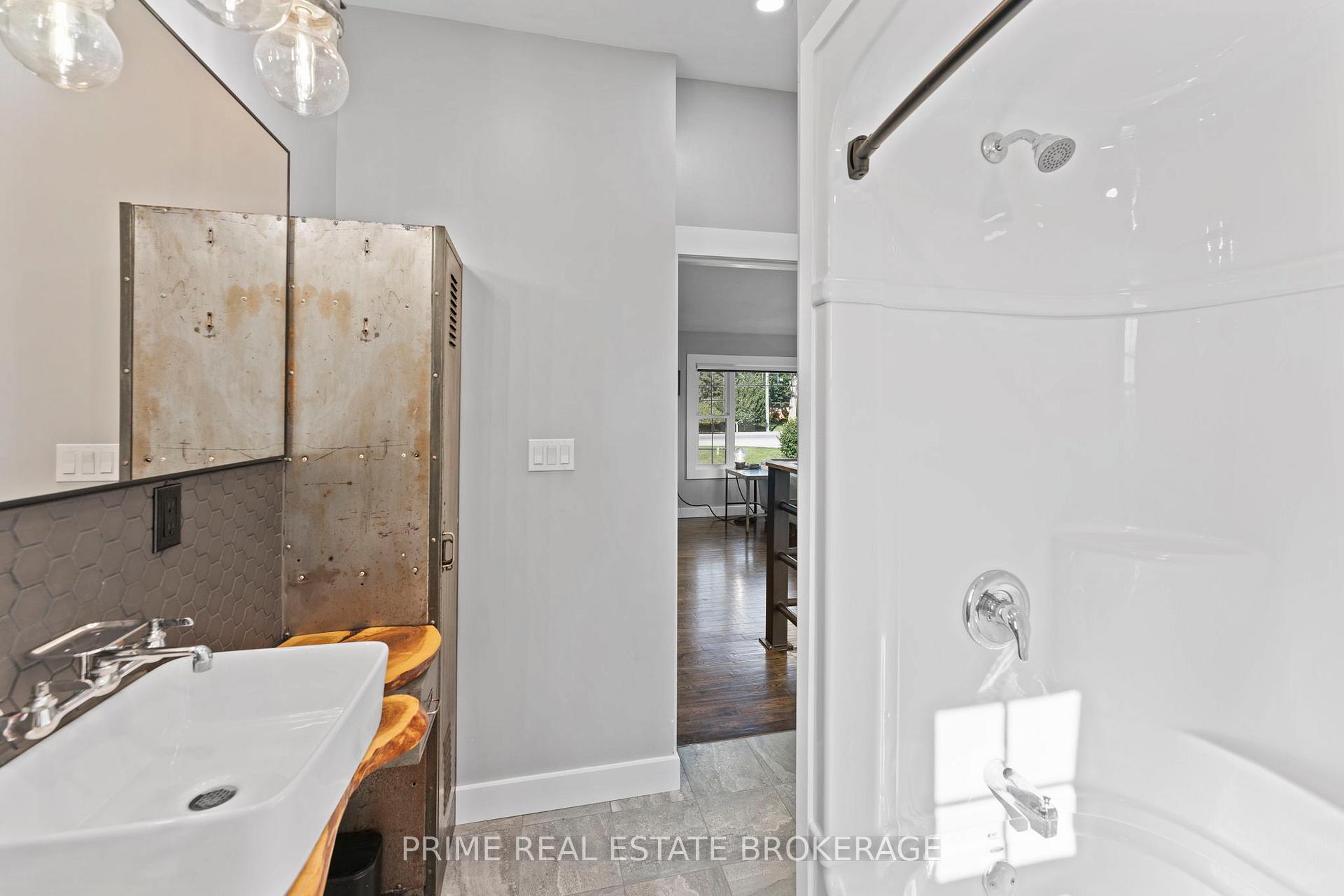 Photo 37 of 28346 Centre Road, Strathroy-Caradoc, Rural Strathroy-Caradoc — HOMEH