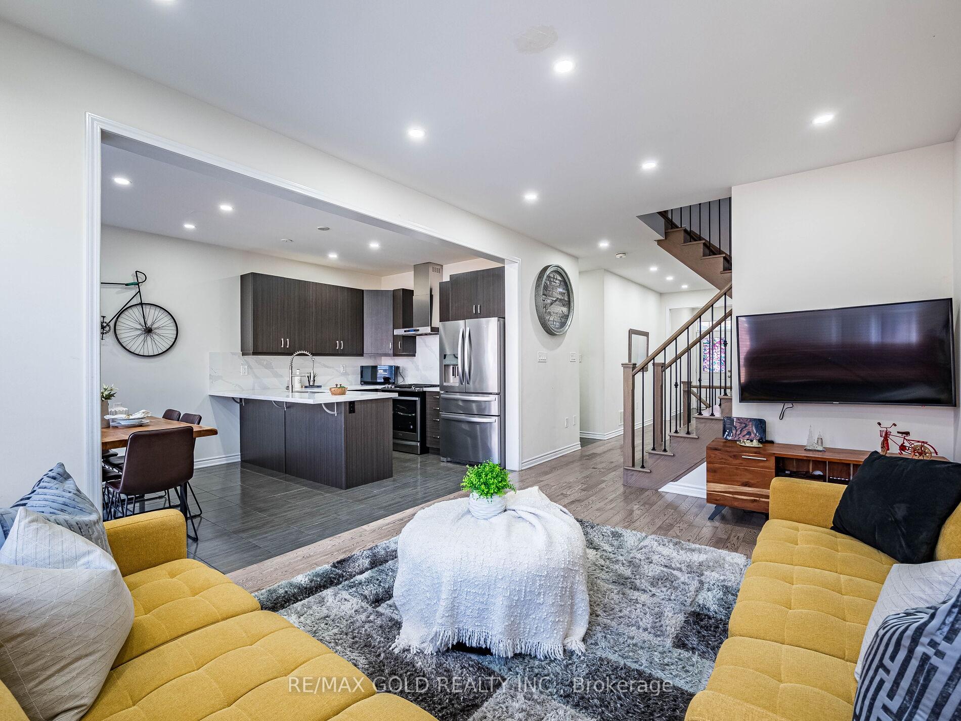 Photo 11 of 36 Feeder Street, Brampton, Northwest Brampton — HOMEH