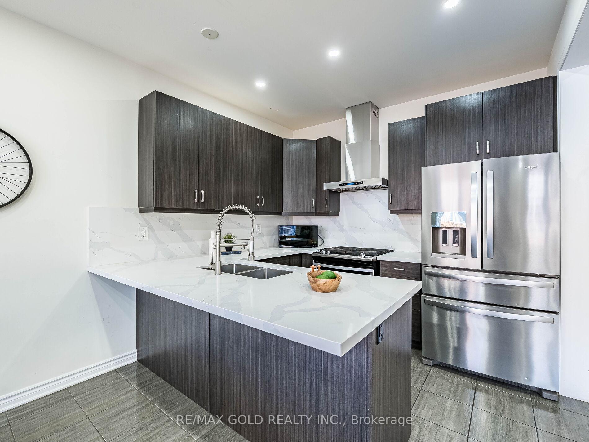 Photo 13 of 36 Feeder Street, Brampton, Northwest Brampton — HOMEH