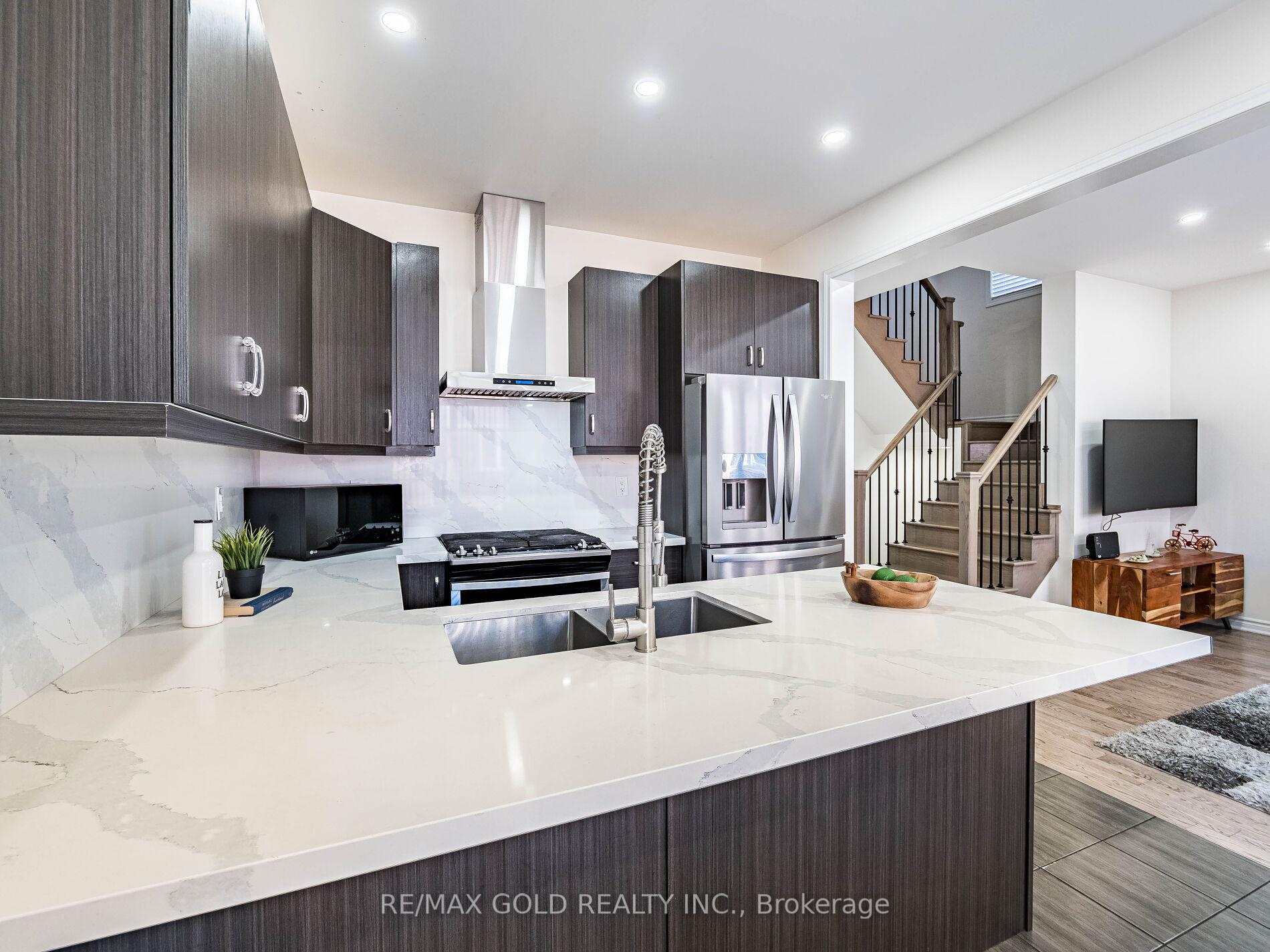 Photo 14 of 36 Feeder Street, Brampton, Northwest Brampton — HOMEH