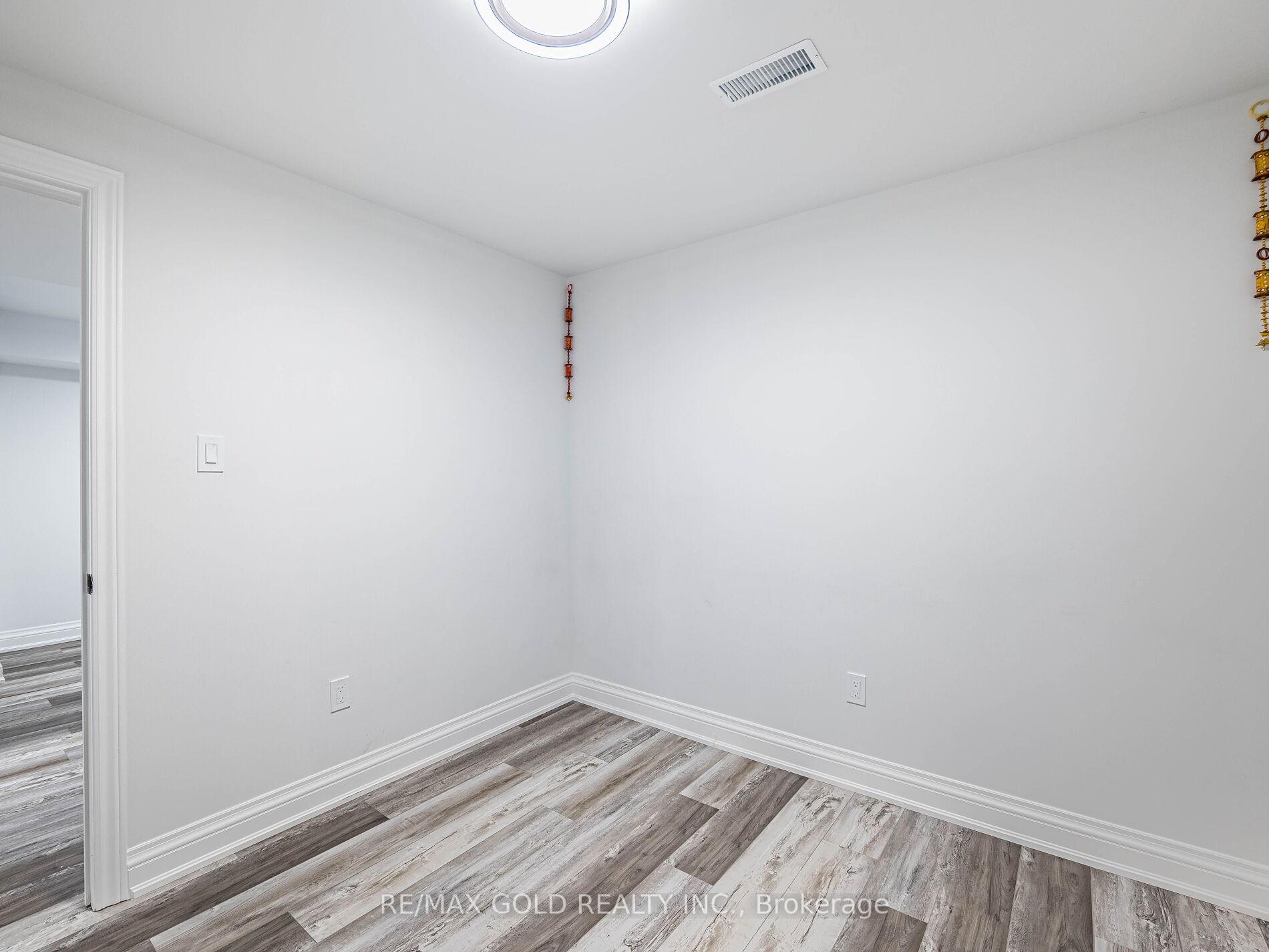 Photo 34 of 36 Feeder Street, Brampton, Northwest Brampton — HOMEH