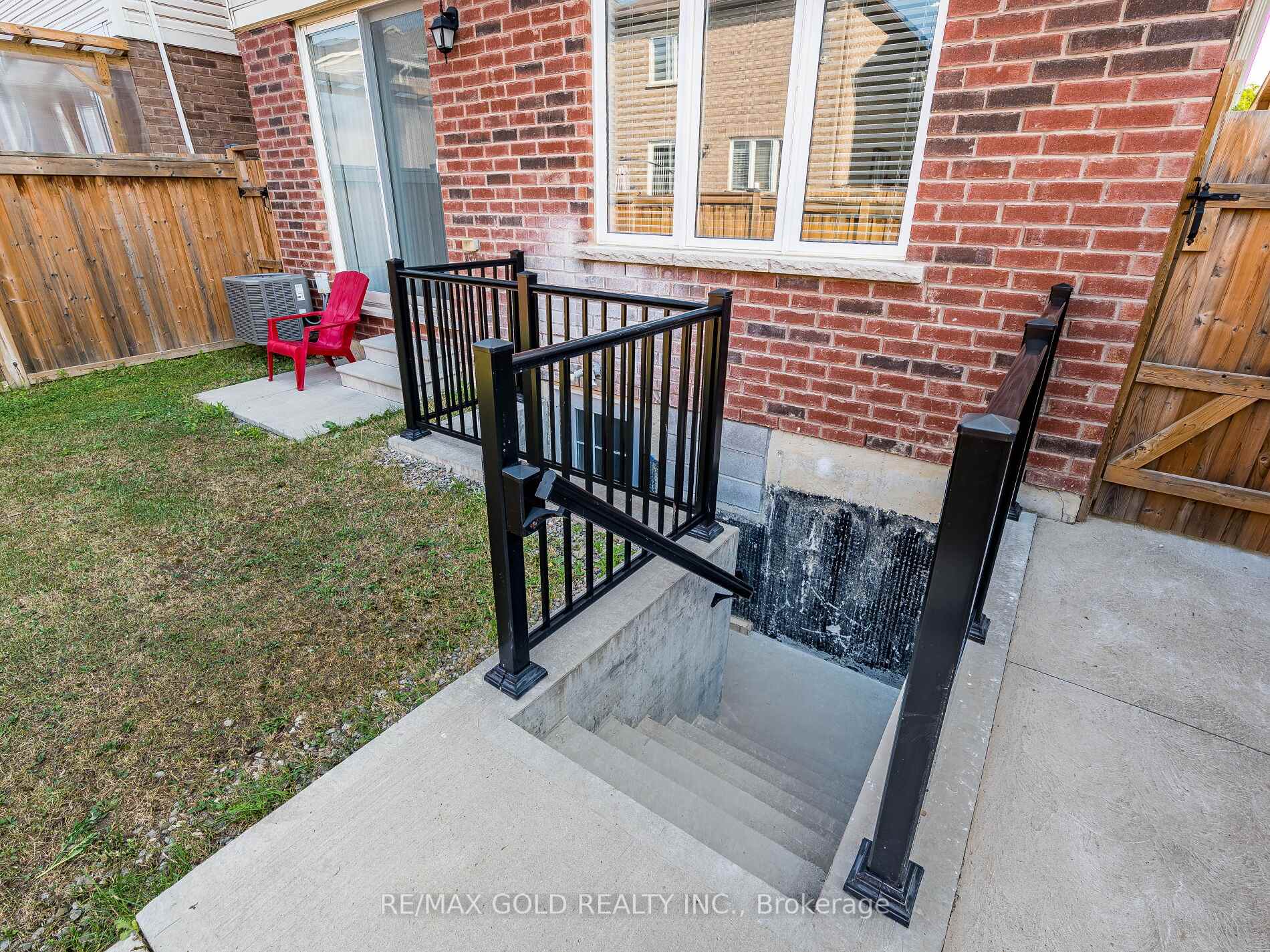 Photo 37 of 36 Feeder Street, Brampton, Northwest Brampton — HOMEH