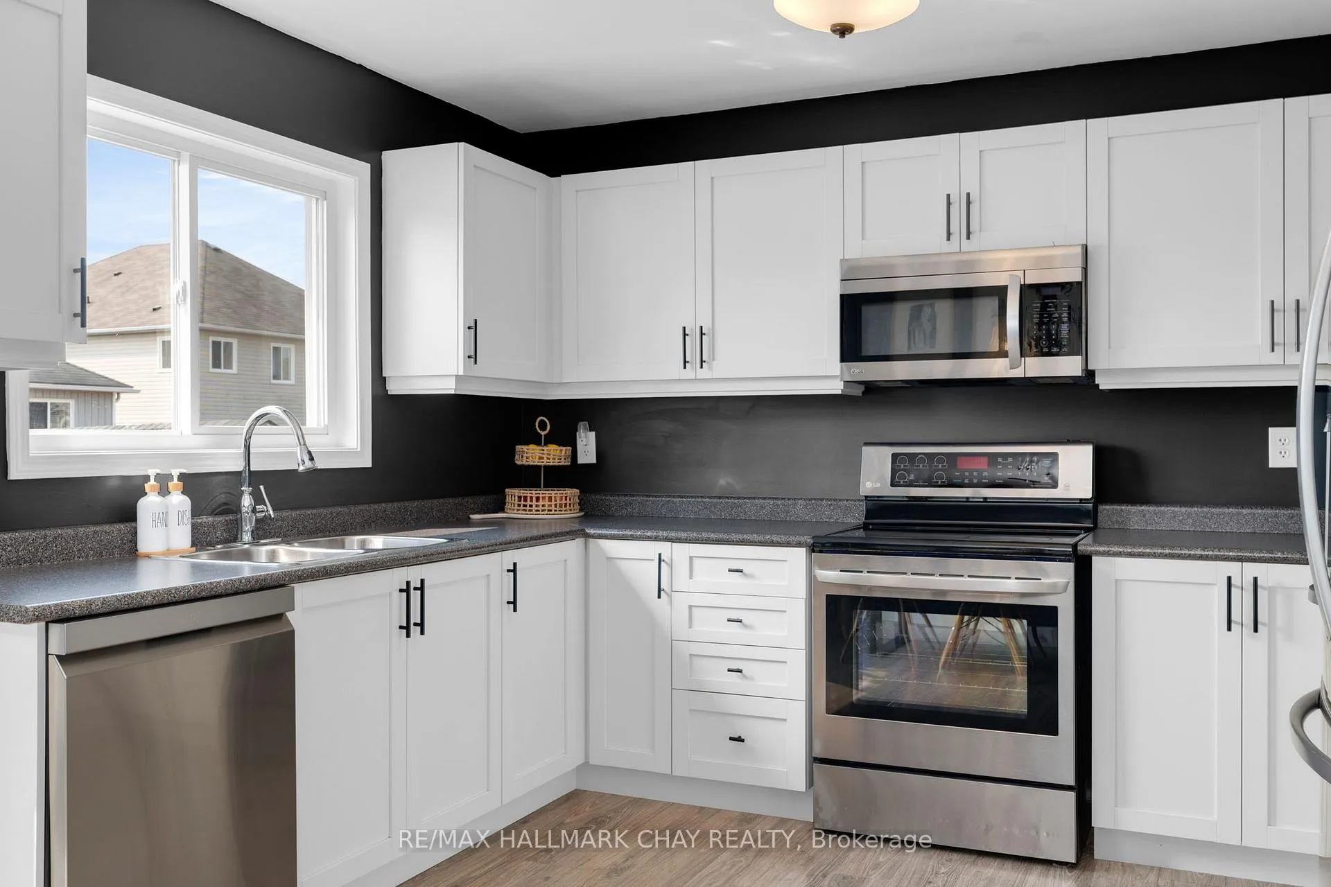 Photo 10 of 204 Forest Crescent, Clearview, Stayner — HOMEH