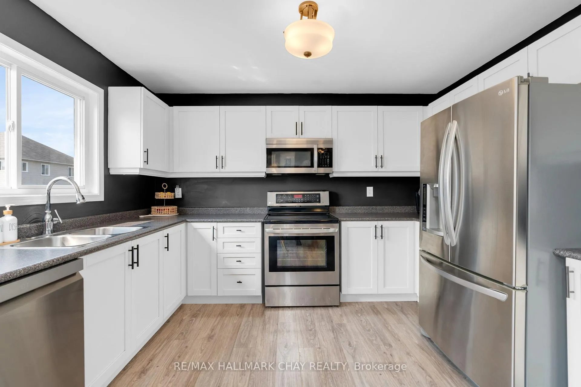 Photo 11 of 204 Forest Crescent, Clearview, Stayner — HOMEH