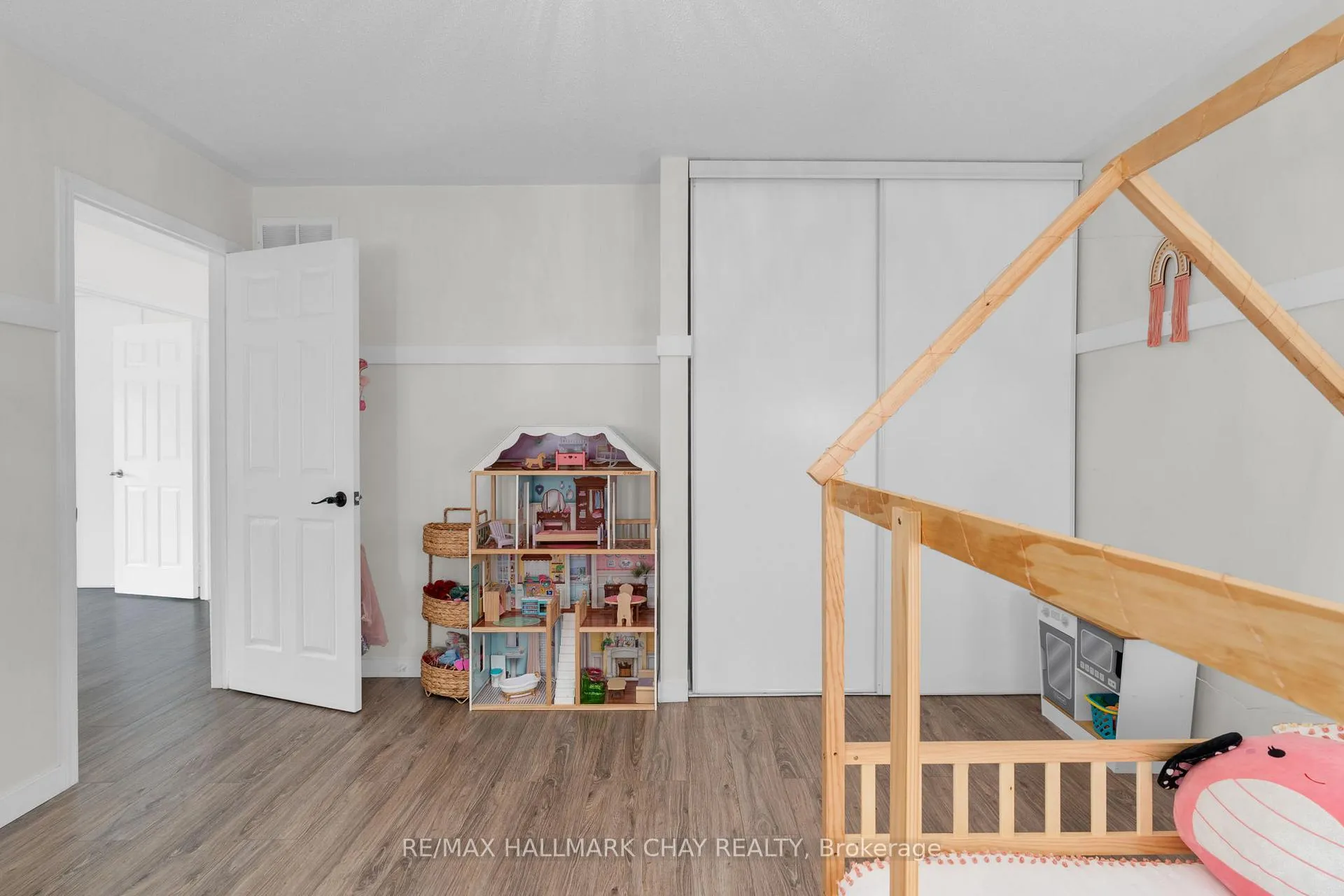 Photo 15 of 204 Forest Crescent, Clearview, Stayner — HOMEH