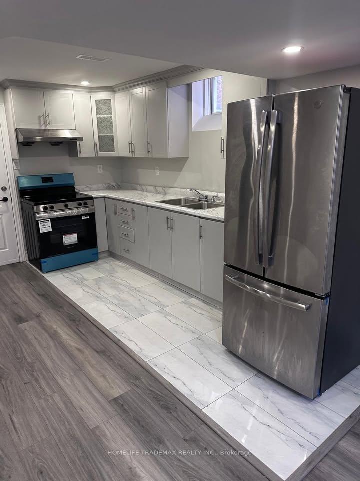 Photo 2 of 8 Lackington Street, Brampton, Credit Valley — HOMEH