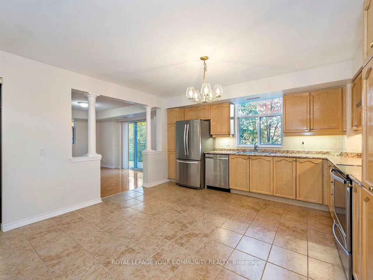 Photo 2 of Unit 202, 2506 Rutherford Road, Vaughan, Maple — HOMEH