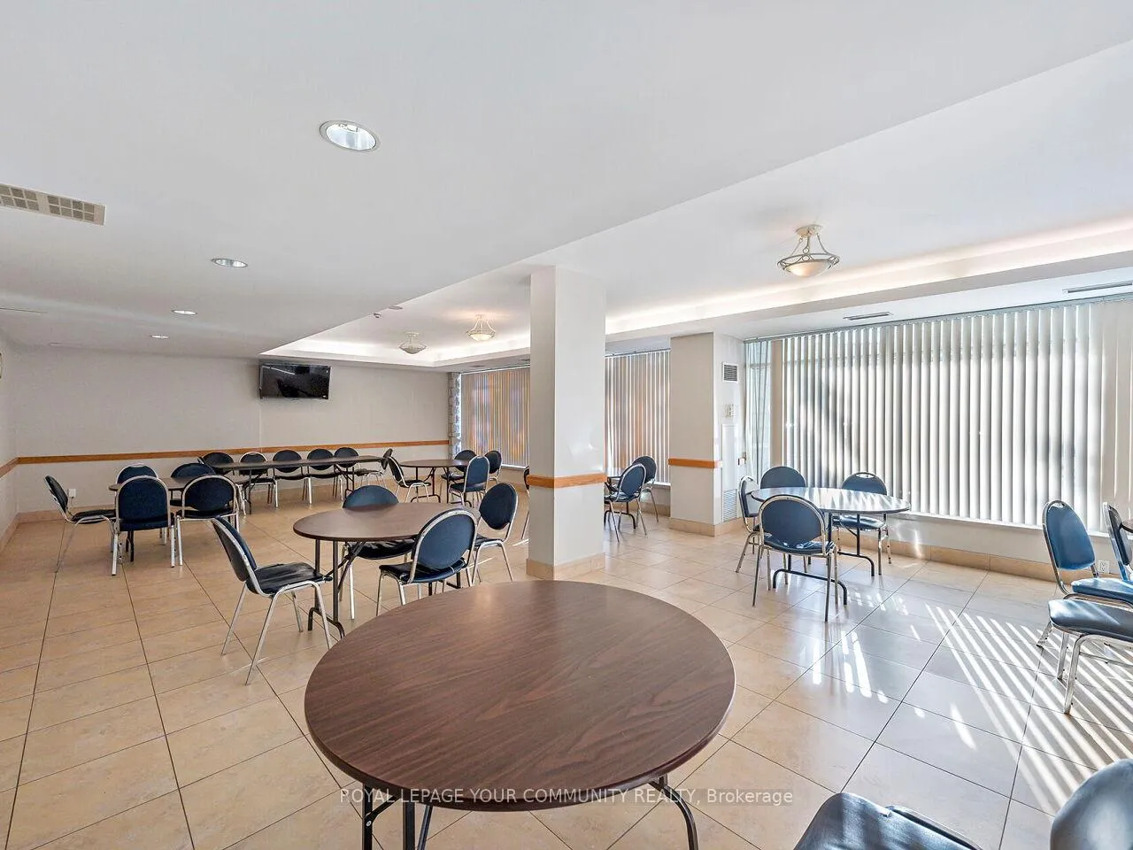 Photo 33 of Unit 202, 2506 Rutherford Road, Vaughan, Maple — HOMEH