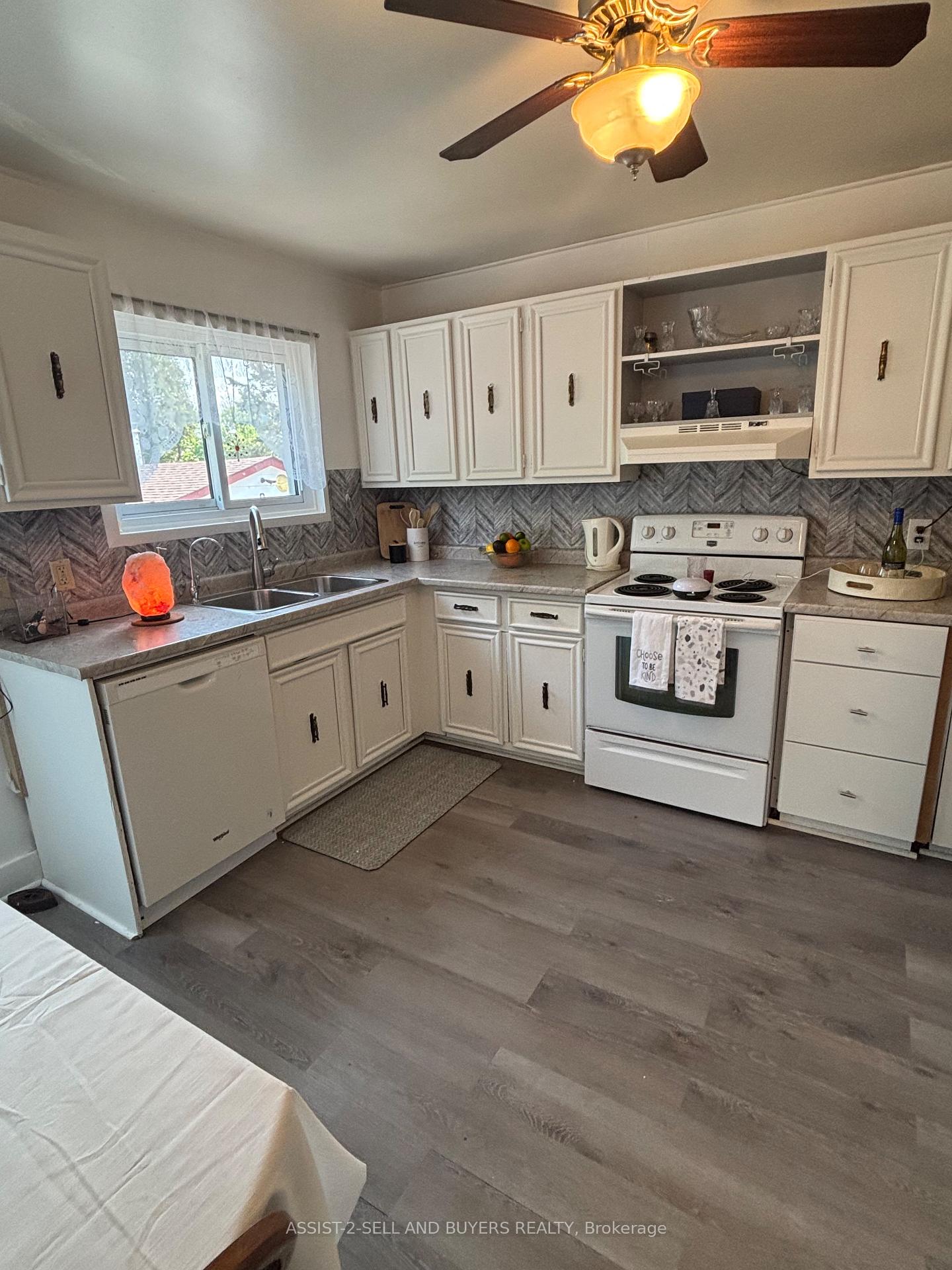 Photo 3 of 224 McGregor Avenue, Cornwall — HOMEH