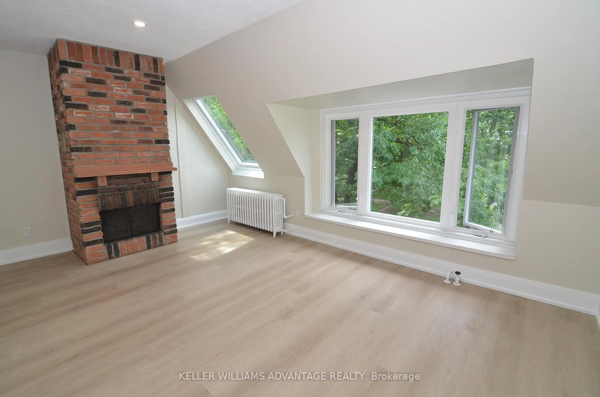 Photo 2 of Unit D, 6 Park Avenue, Toronto, The Beaches — HOMEH