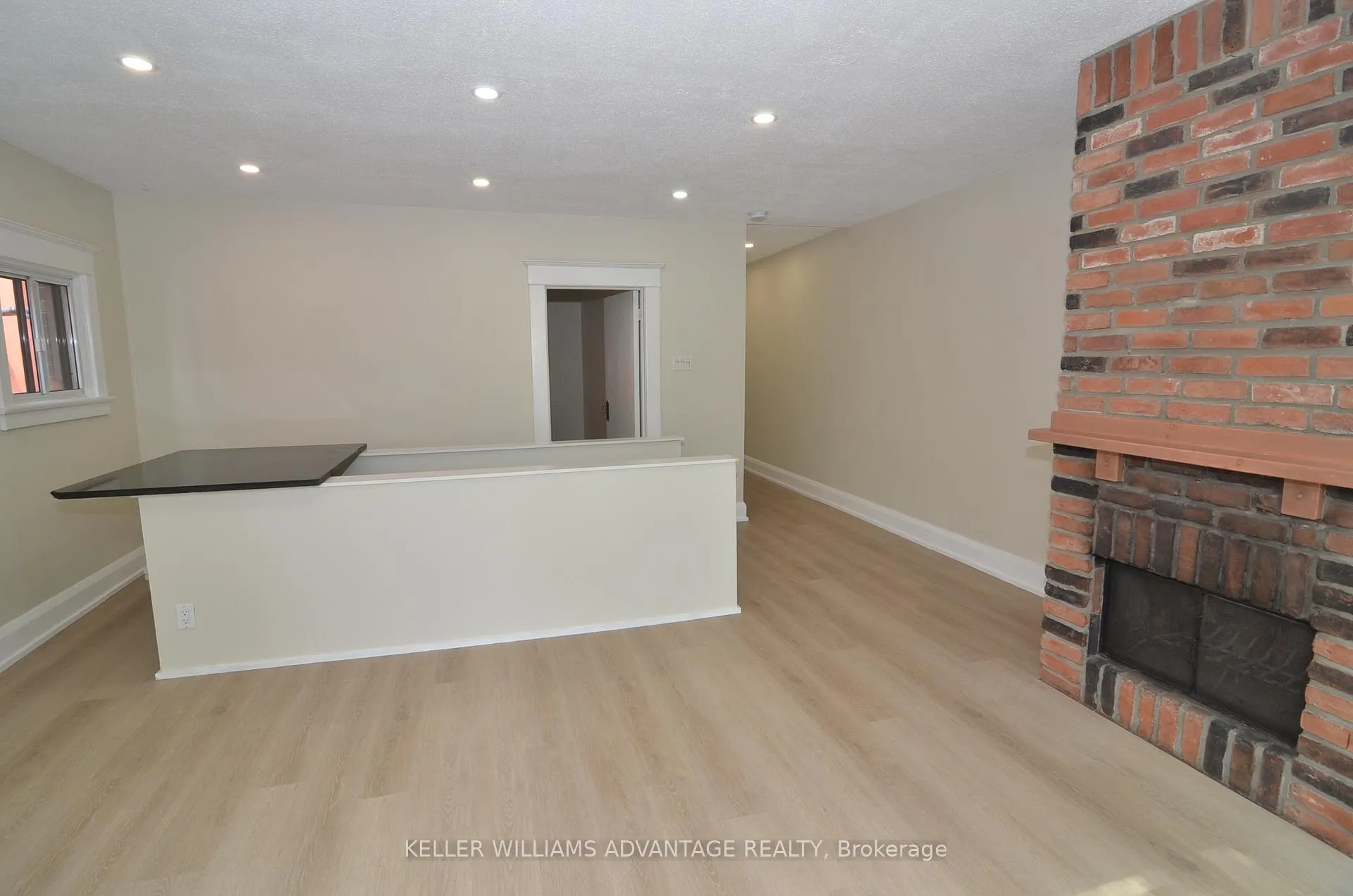 Photo 3 of Unit D, 6 Park Avenue, Toronto, The Beaches — HOMEH