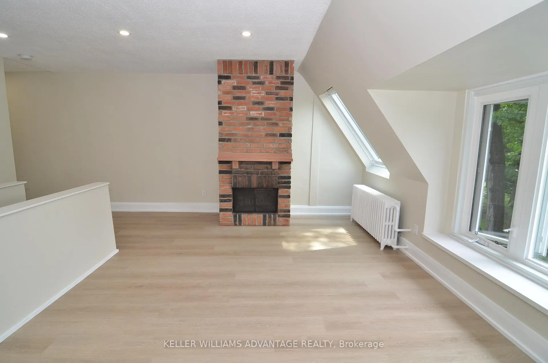 Photo 4 of Unit D, 6 Park Avenue, Toronto, The Beaches — HOMEH