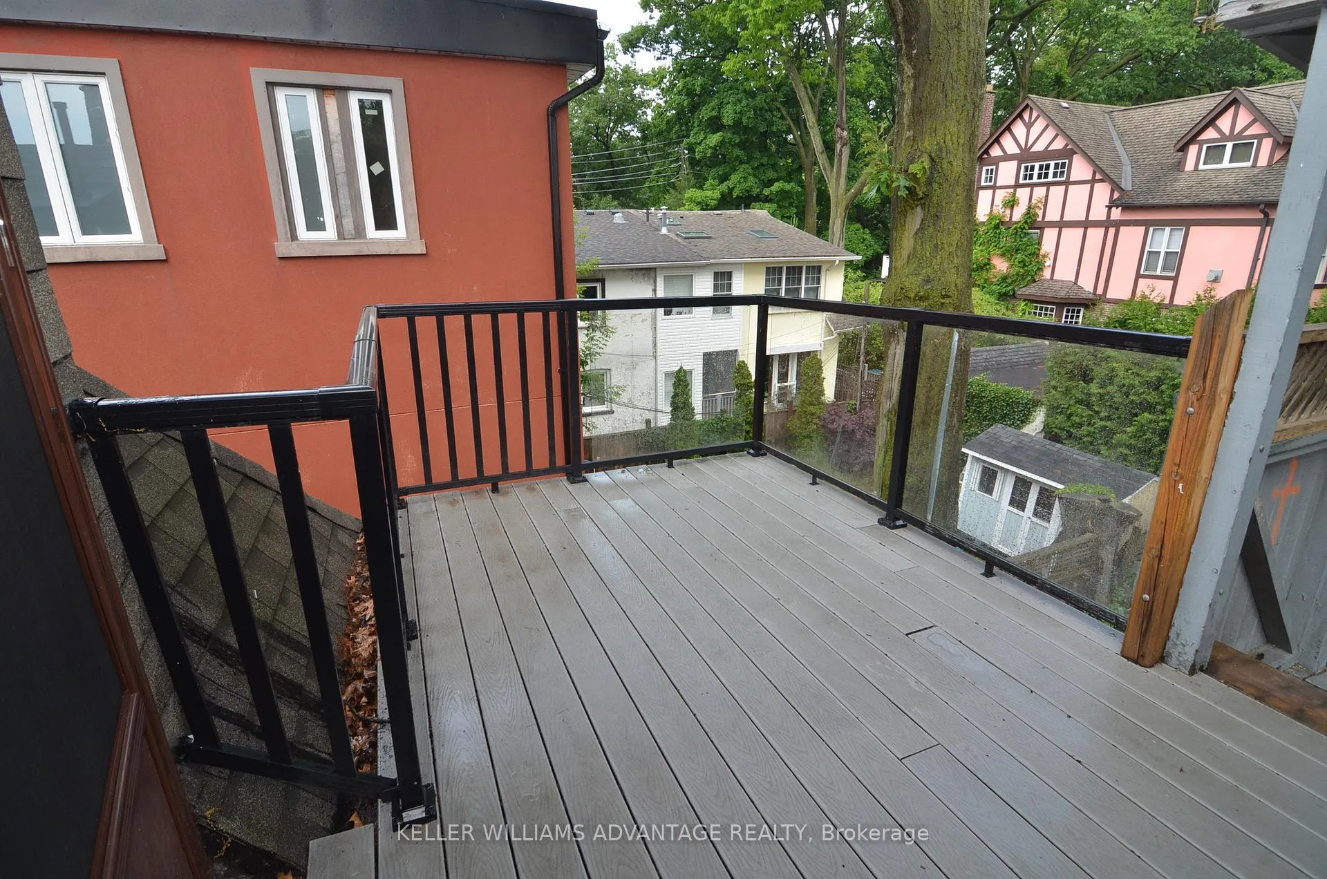 Photo 6 of Unit D, 6 Park Avenue, Toronto, The Beaches — HOMEH