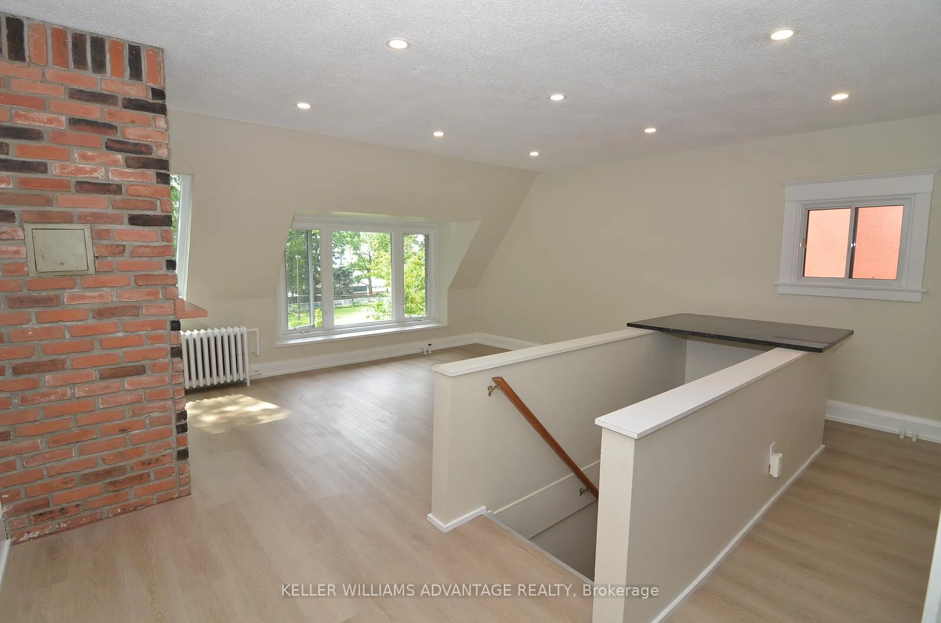 Photo 7 of Unit D, 6 Park Avenue, Toronto, The Beaches — HOMEH