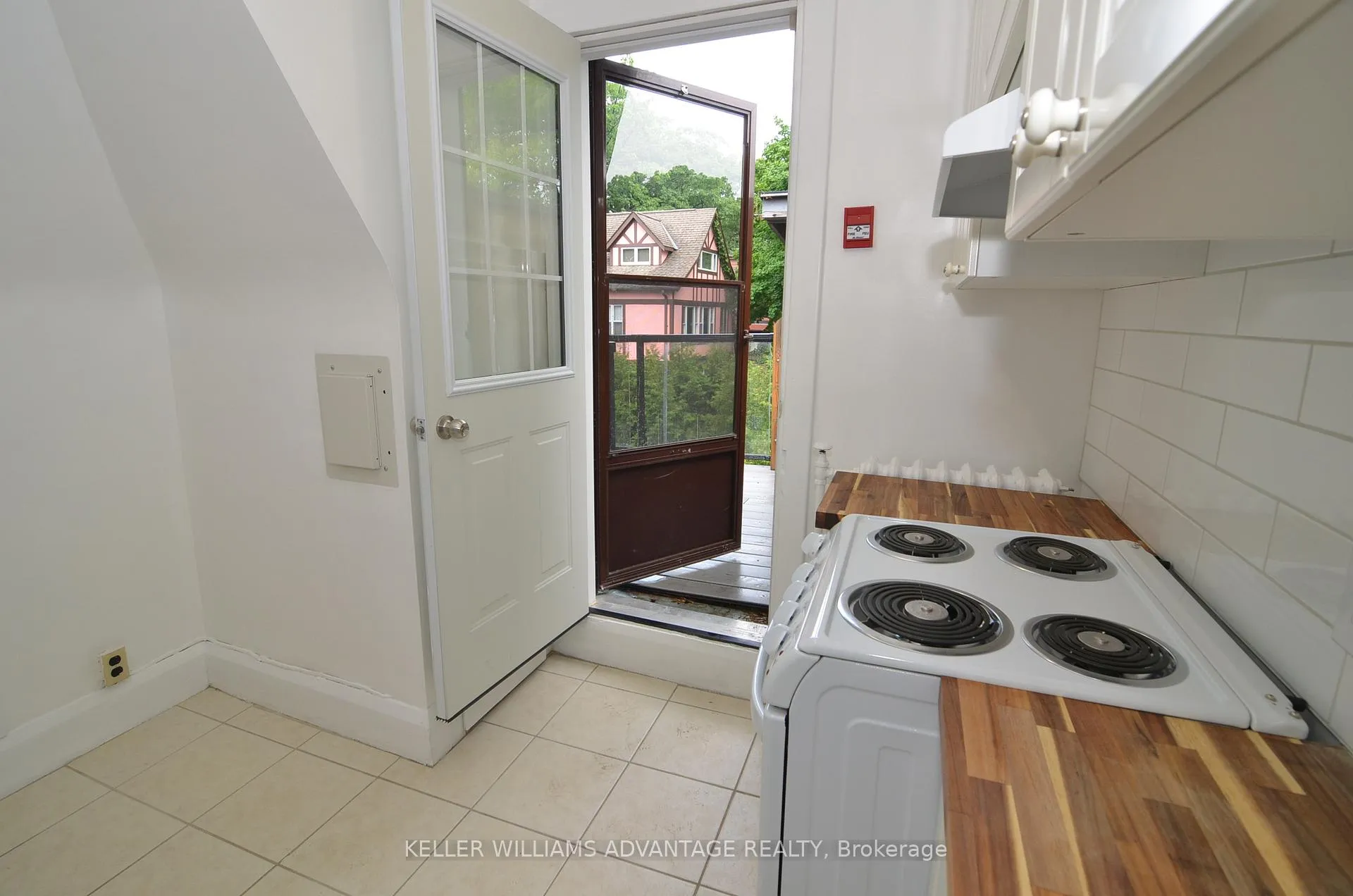 Photo 8 of Unit D, 6 Park Avenue, Toronto, The Beaches — HOMEH