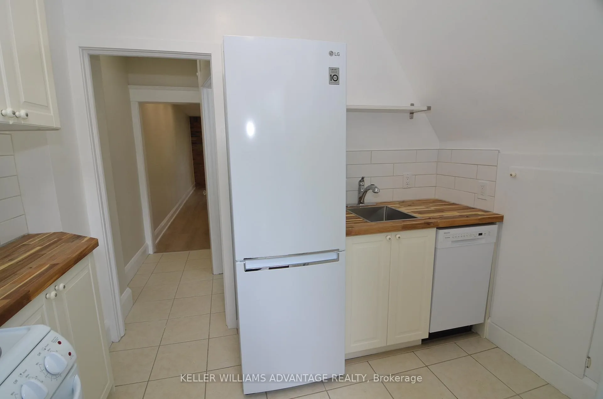 Photo 9 of Unit D, 6 Park Avenue, Toronto, The Beaches — HOMEH