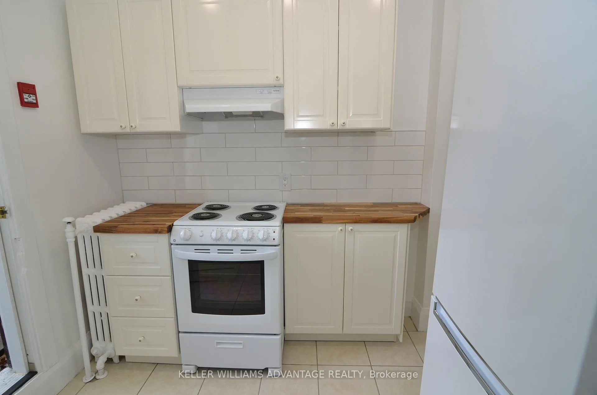 Photo 10 of Unit D, 6 Park Avenue, Toronto, The Beaches — HOMEH