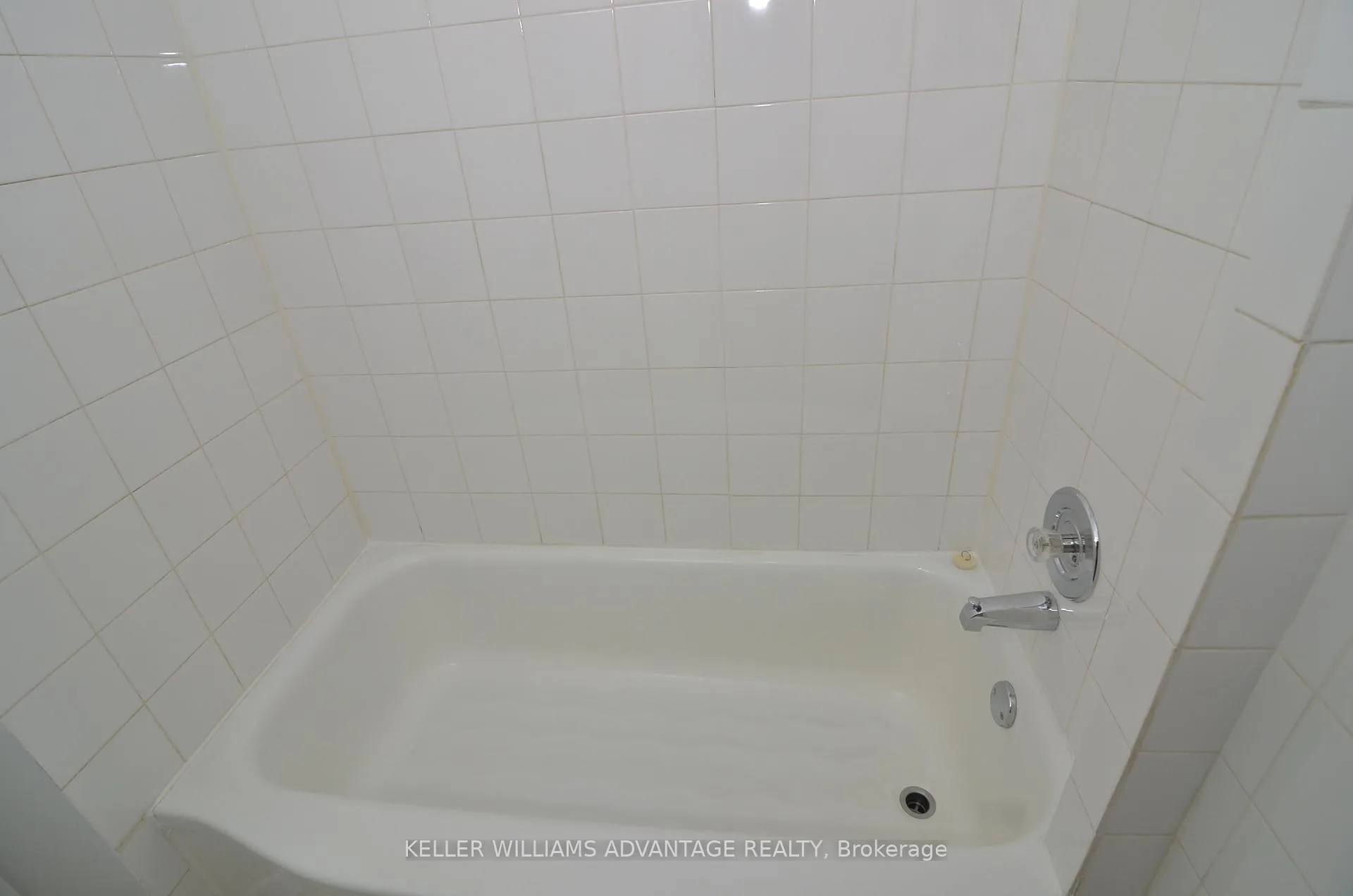 Photo 13 of Unit D, 6 Park Avenue, Toronto, The Beaches — HOMEH