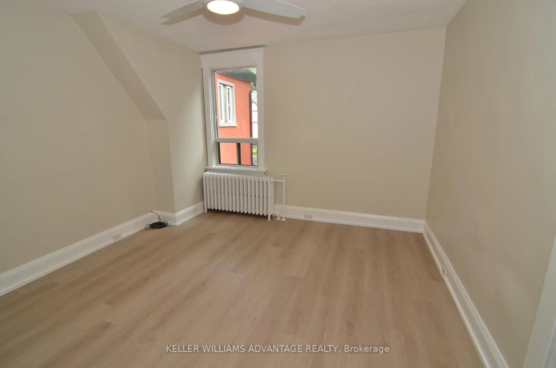 Photo 16 of Unit D, 6 Park Avenue, Toronto, The Beaches — HOMEH