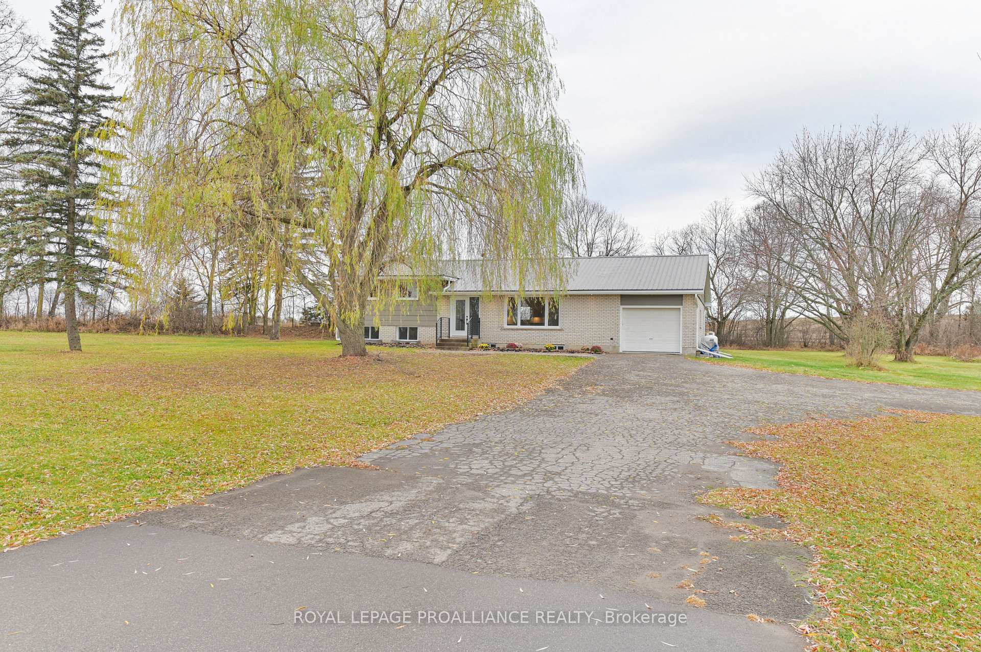 Photo 2 of 3213 Highway 37, Belleville, Thurlow Ward — HOMEH