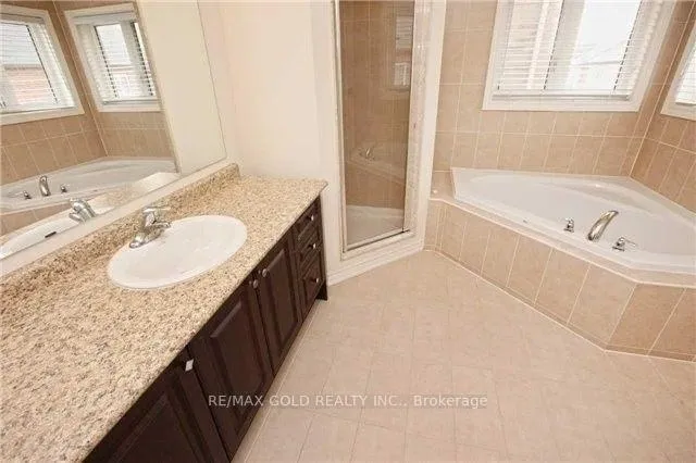Photo 8 of 6 Antoine Street, Brampton, Northwest Brampton — HOMEH