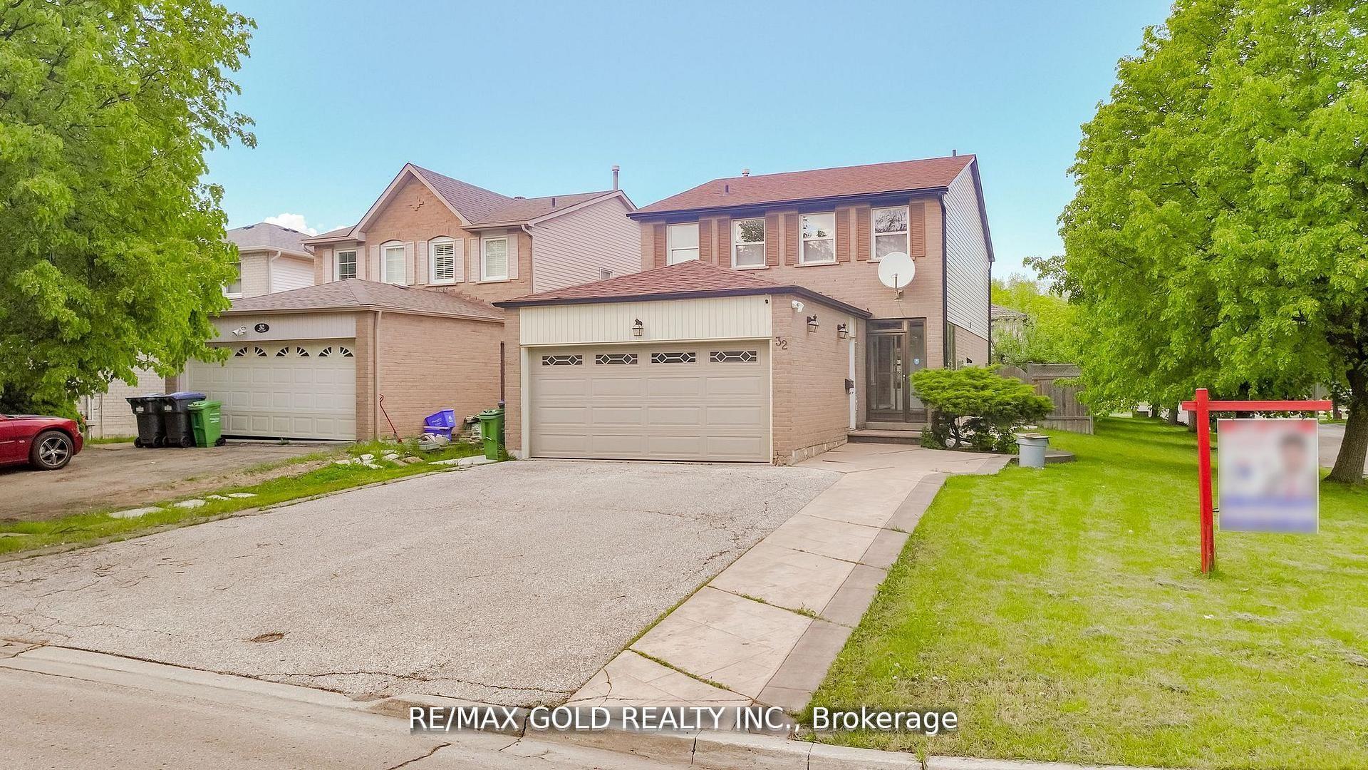 Photo 3 of 32 Myrtle Court, Brampton, Central Park — HOMEH