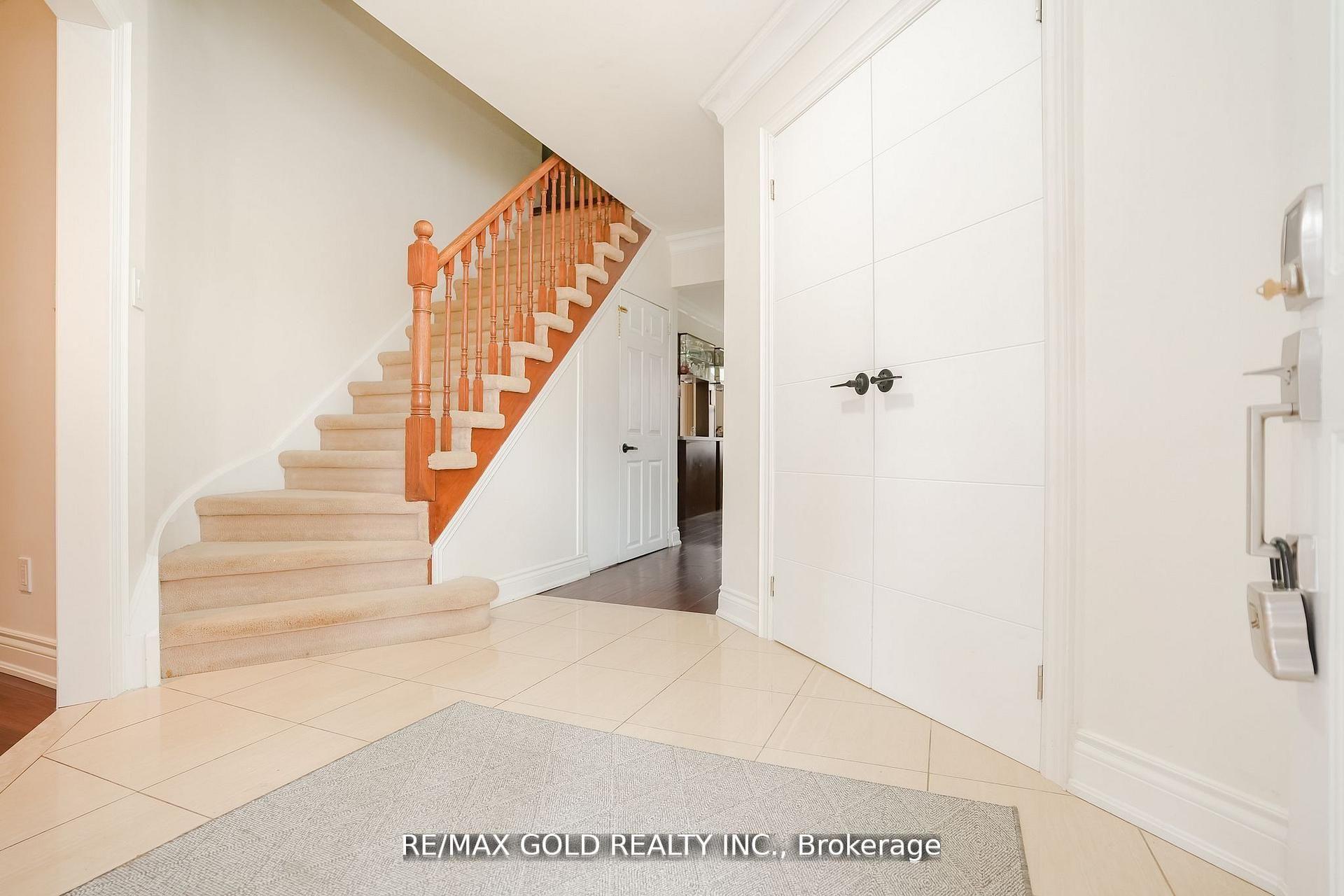 Photo 4 of 32 Myrtle Court, Brampton, Central Park — HOMEH