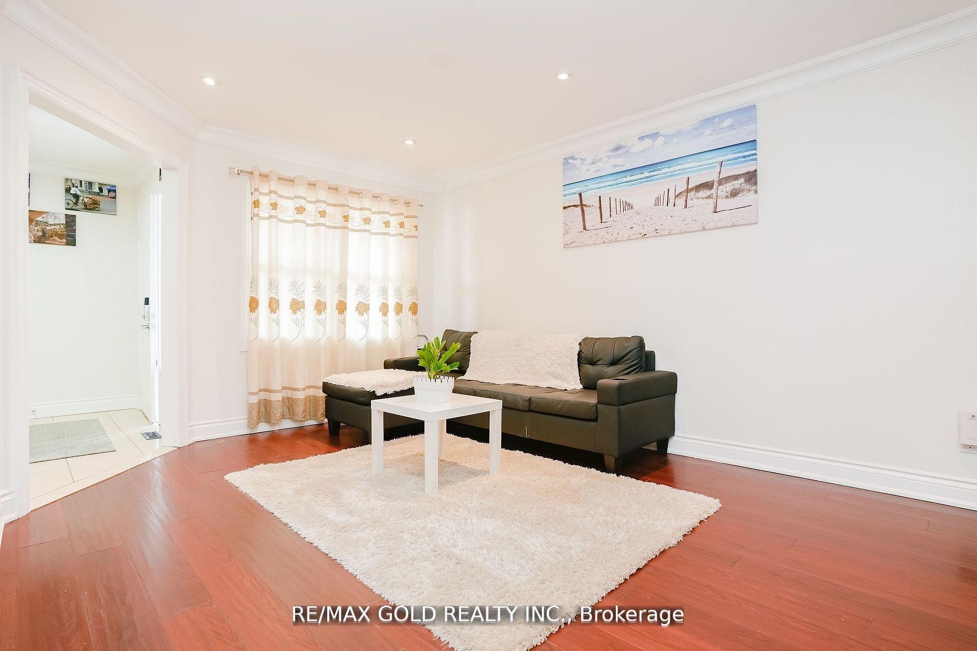 Photo 5 of 32 Myrtle Court, Brampton, Central Park — HOMEH