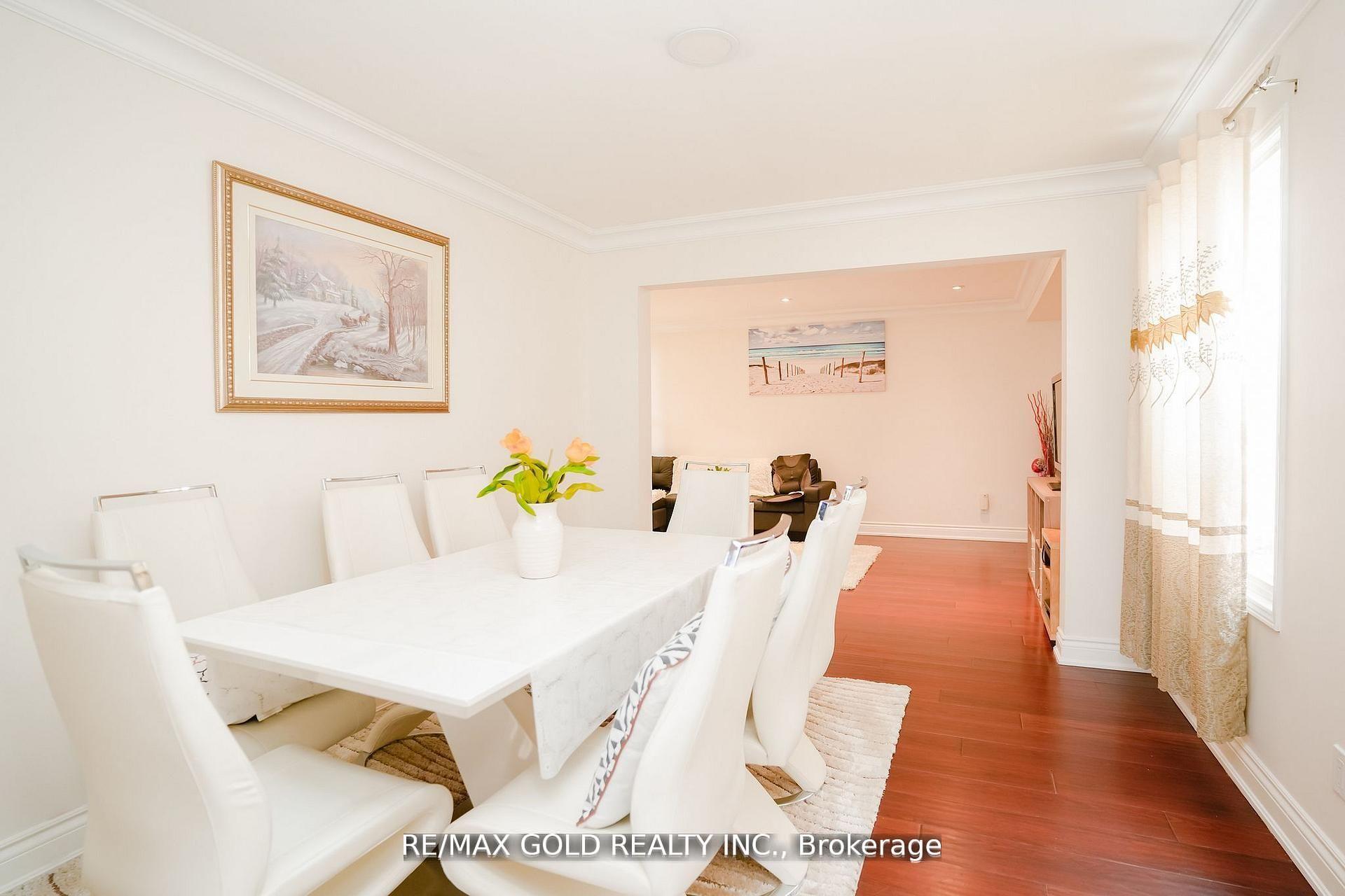 Photo 9 of 32 Myrtle Court, Brampton, Central Park — HOMEH