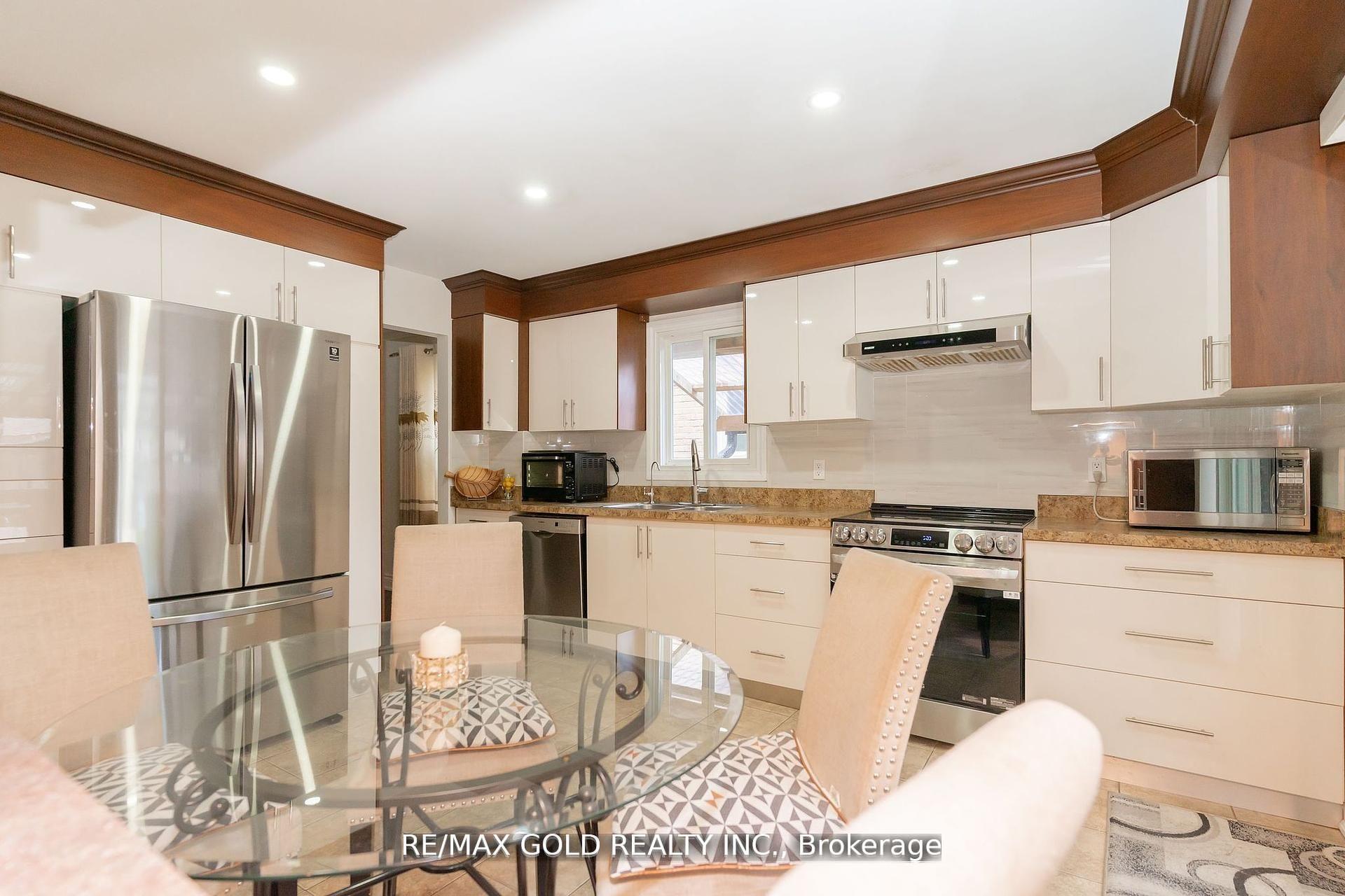 Photo 14 of 32 Myrtle Court, Brampton, Central Park — HOMEH
