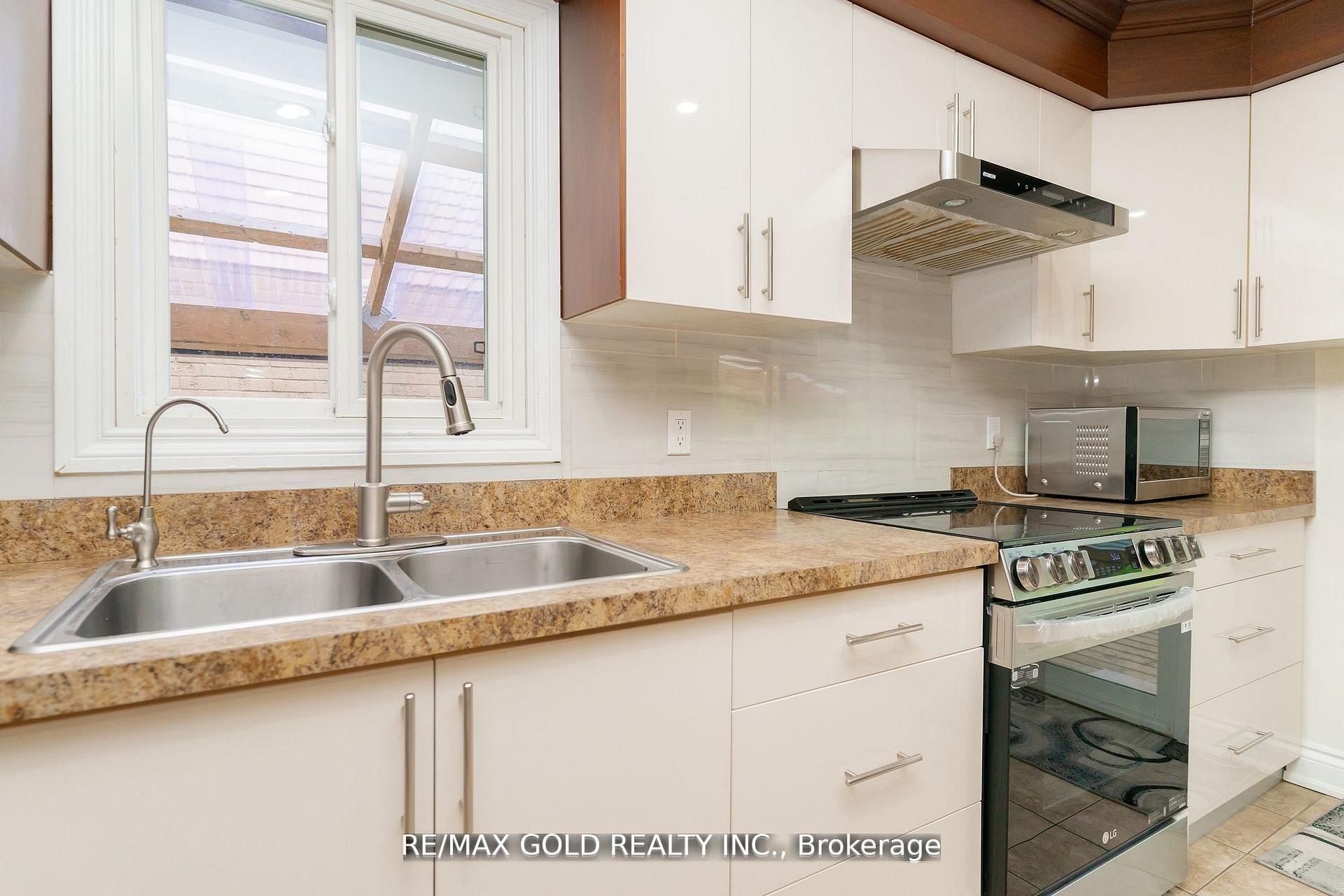 Photo 16 of 32 Myrtle Court, Brampton, Central Park — HOMEH