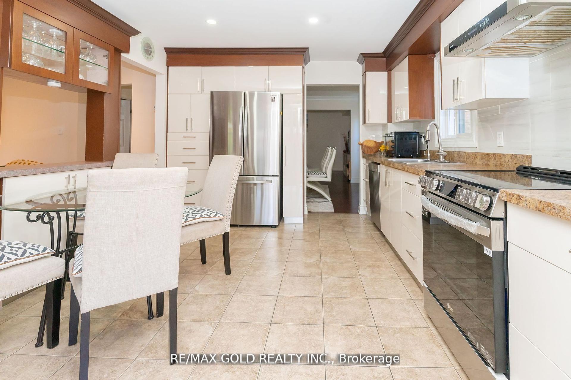 Photo 17 of 32 Myrtle Court, Brampton, Central Park — HOMEH